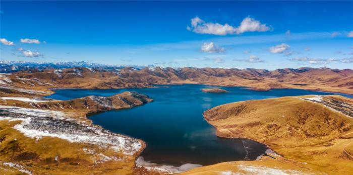 西藏的天然湖泊——莽措湖