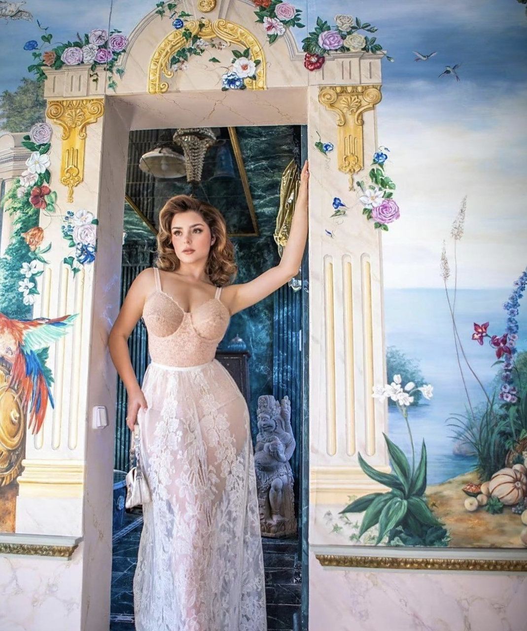 看看英国女神模特demi rose