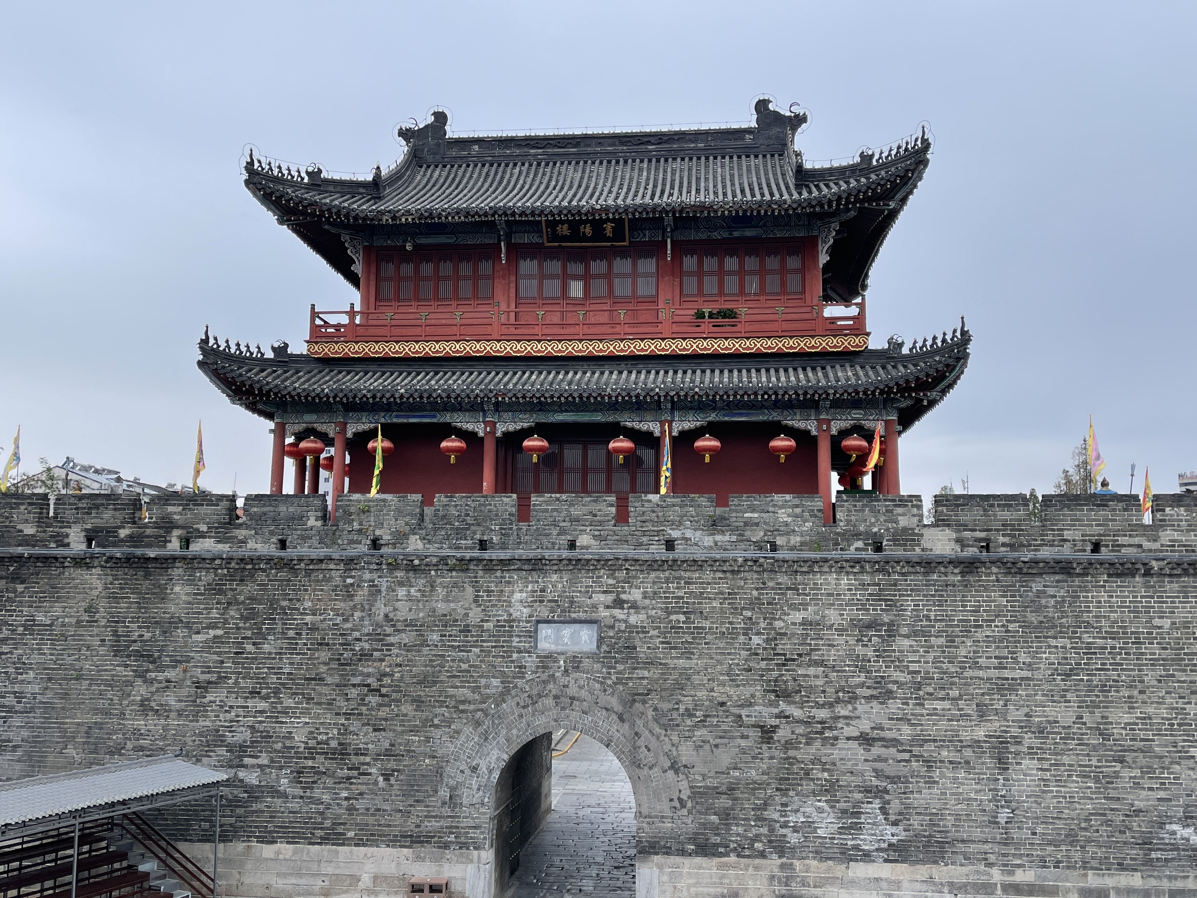 荆州古城墙:在中国保存较完善的古城墙中,名列前茅