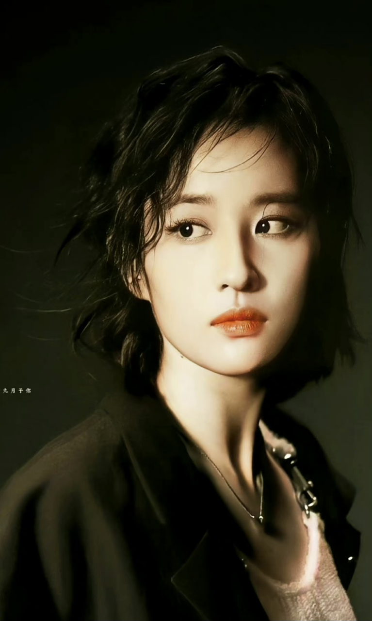 刘亦菲这种小狼尾的短发也好酷,真的有颜值在,就没有她驾驭不了的造型