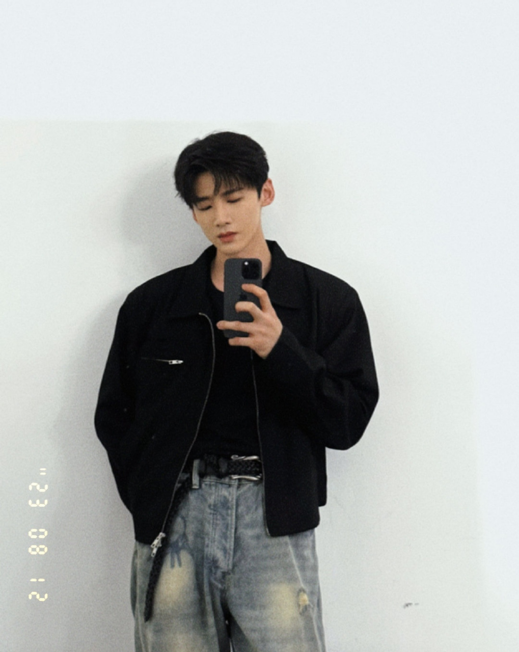 白敬亭发自拍了,这张怎么样?