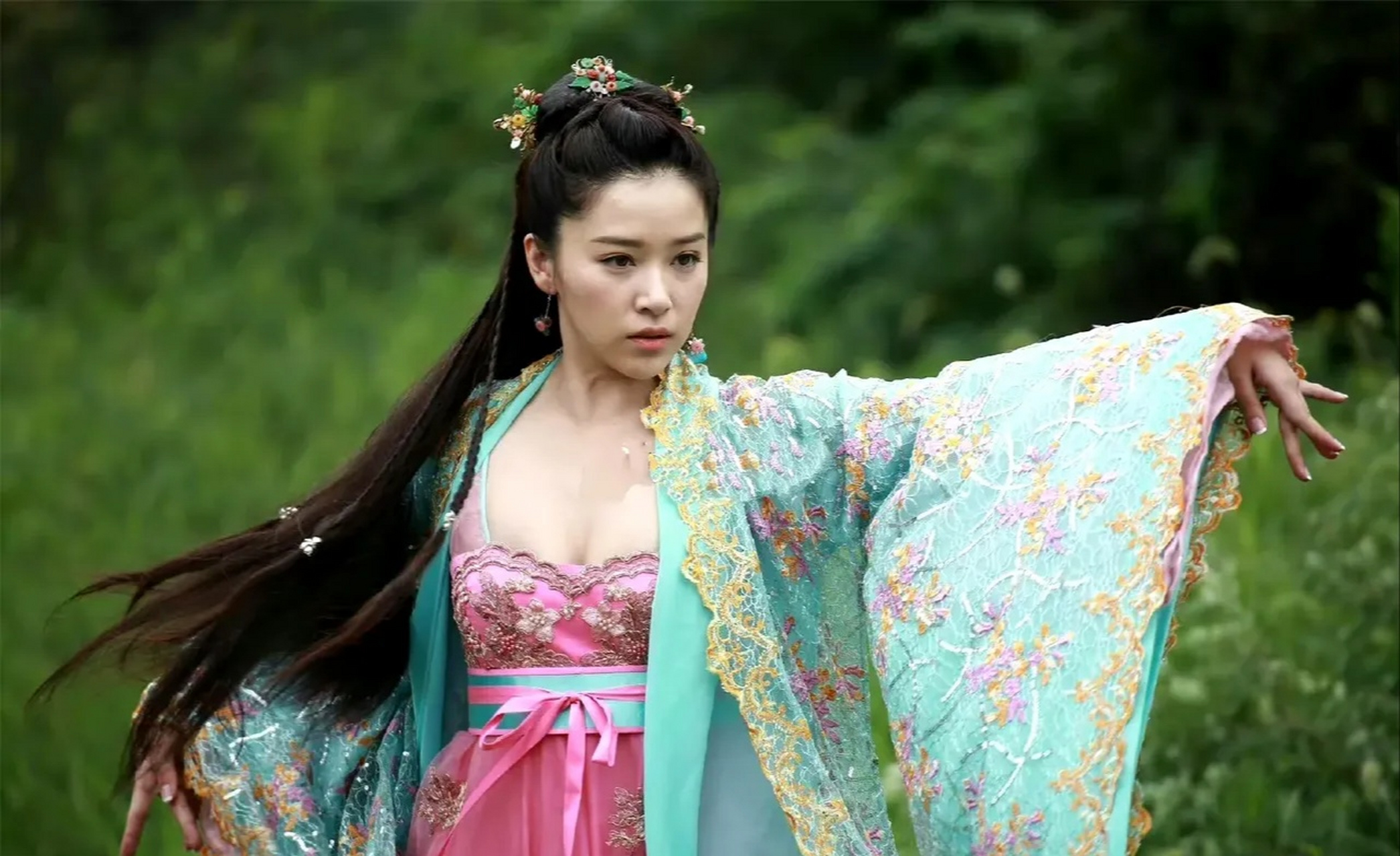 考古了一组 阚清子和任嘉伦《通天狄仁杰》剧照 67…我感觉古装剧