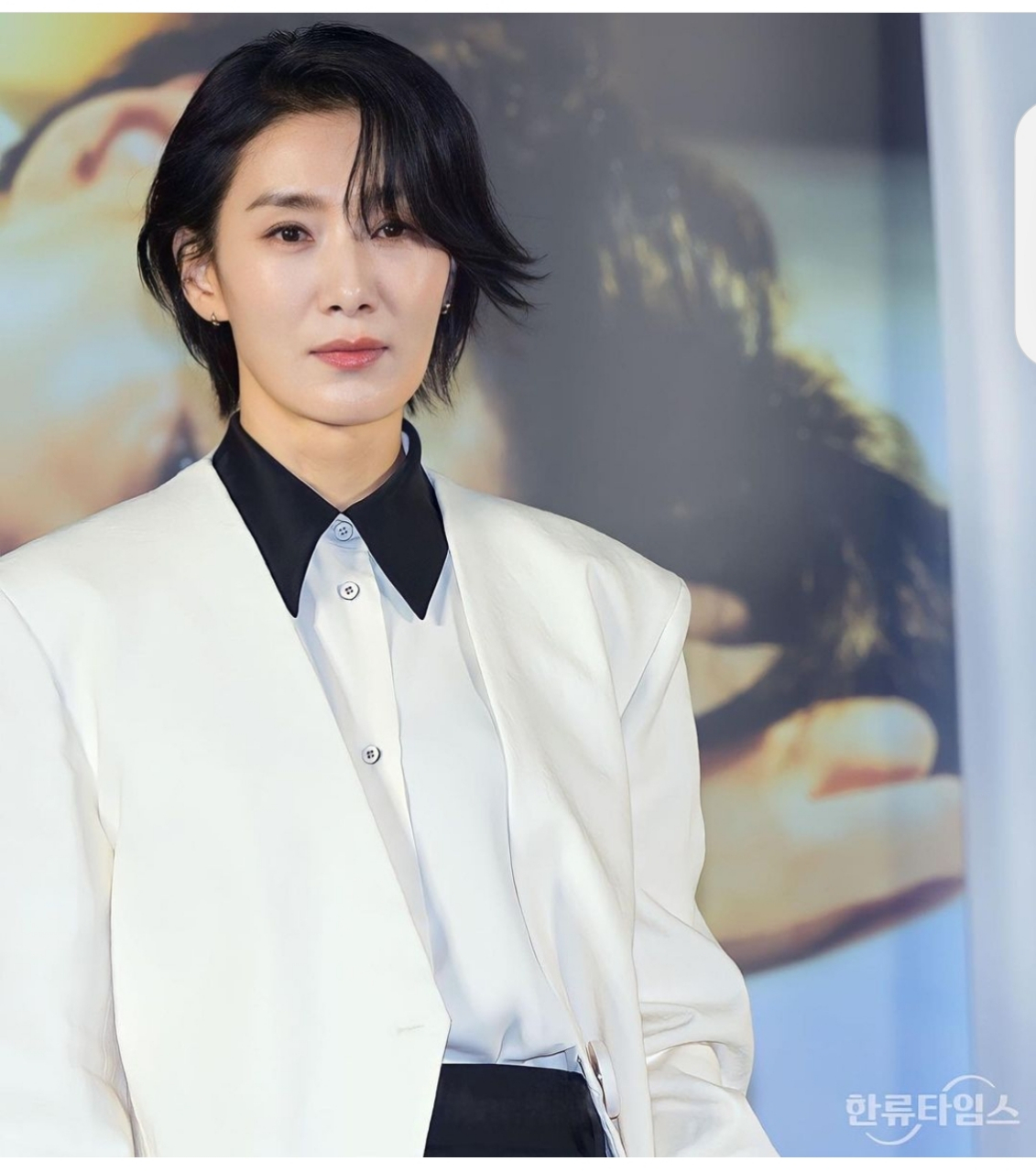 金瑞亨新剧《纸之月》 该剧根据一部日本小说改编,讲述了一位对生活和