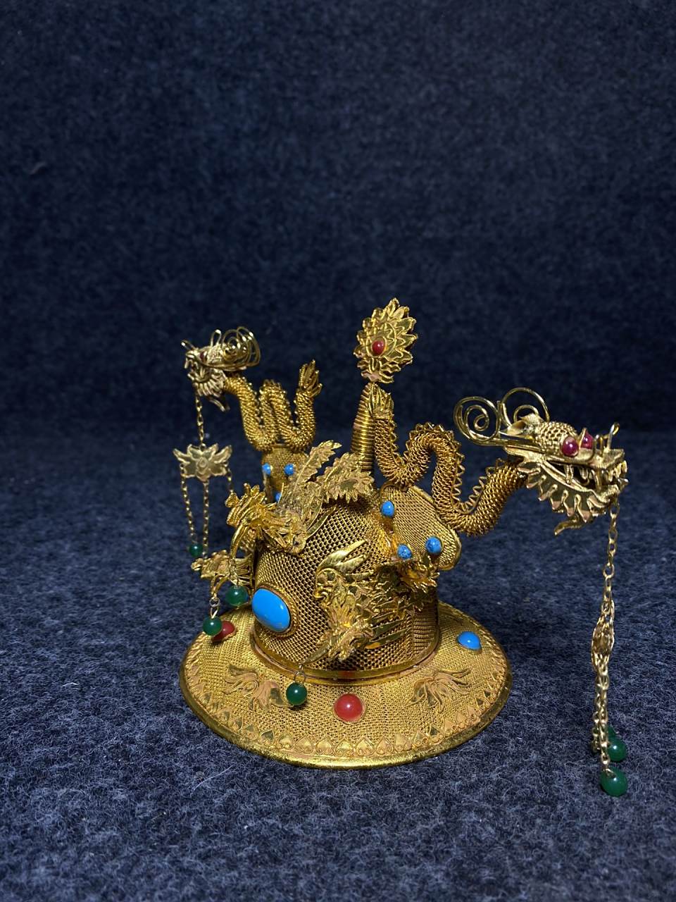 明代鎏金皇帝发冠 保存完好,纯手工编织镶嵌宝石,做工极其精致 尺寸