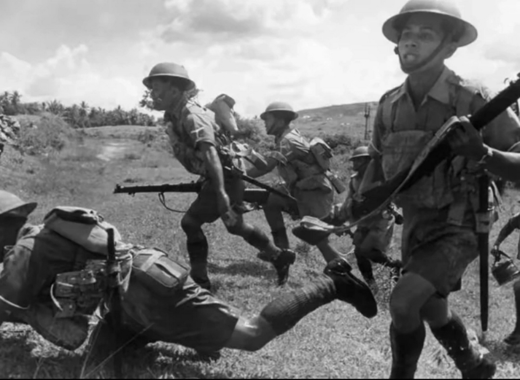 二战期间,新加坡保卫战,当时驻守的英军有一个"马来团",他们在日军的