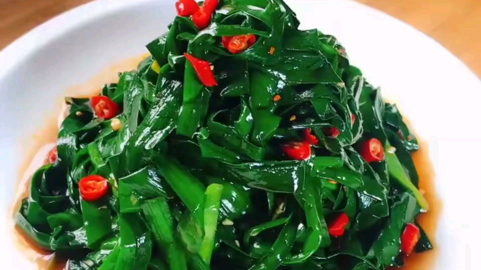 妈妈教我“凉拌韭菜”听了吓一跳,尝了吃一惊,竟没想到这么好吃