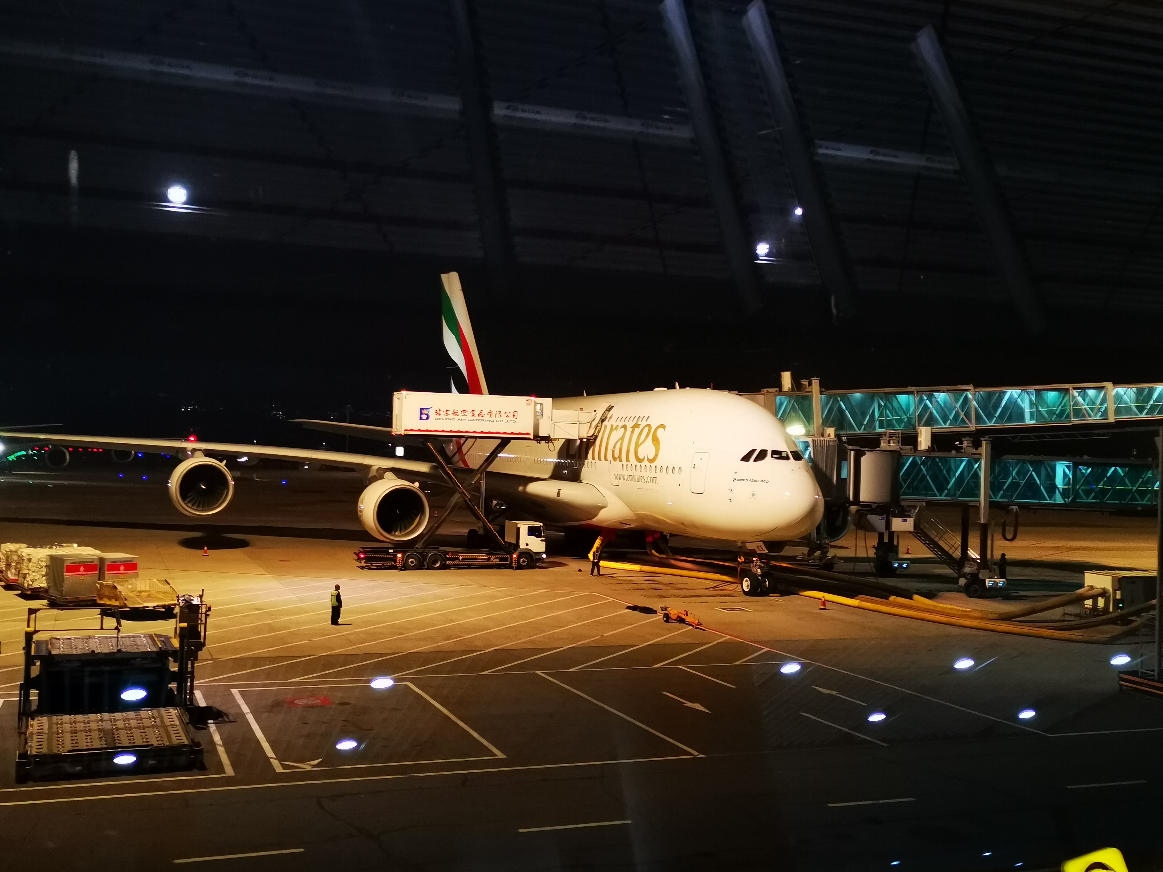 开启摩洛哥商展之旅  从北京首都机场,乘坐阿联酋航空的空客380巨无霸