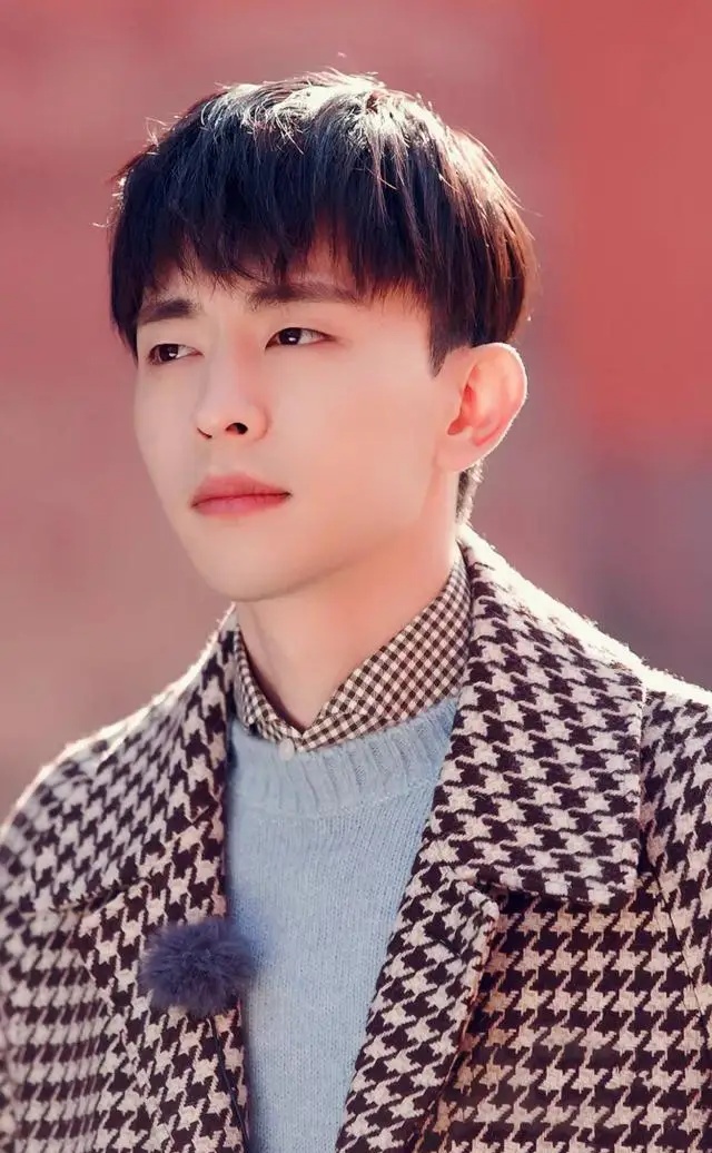 影视明星邓伦写真合集:阳光帅气,高颜值暖男!