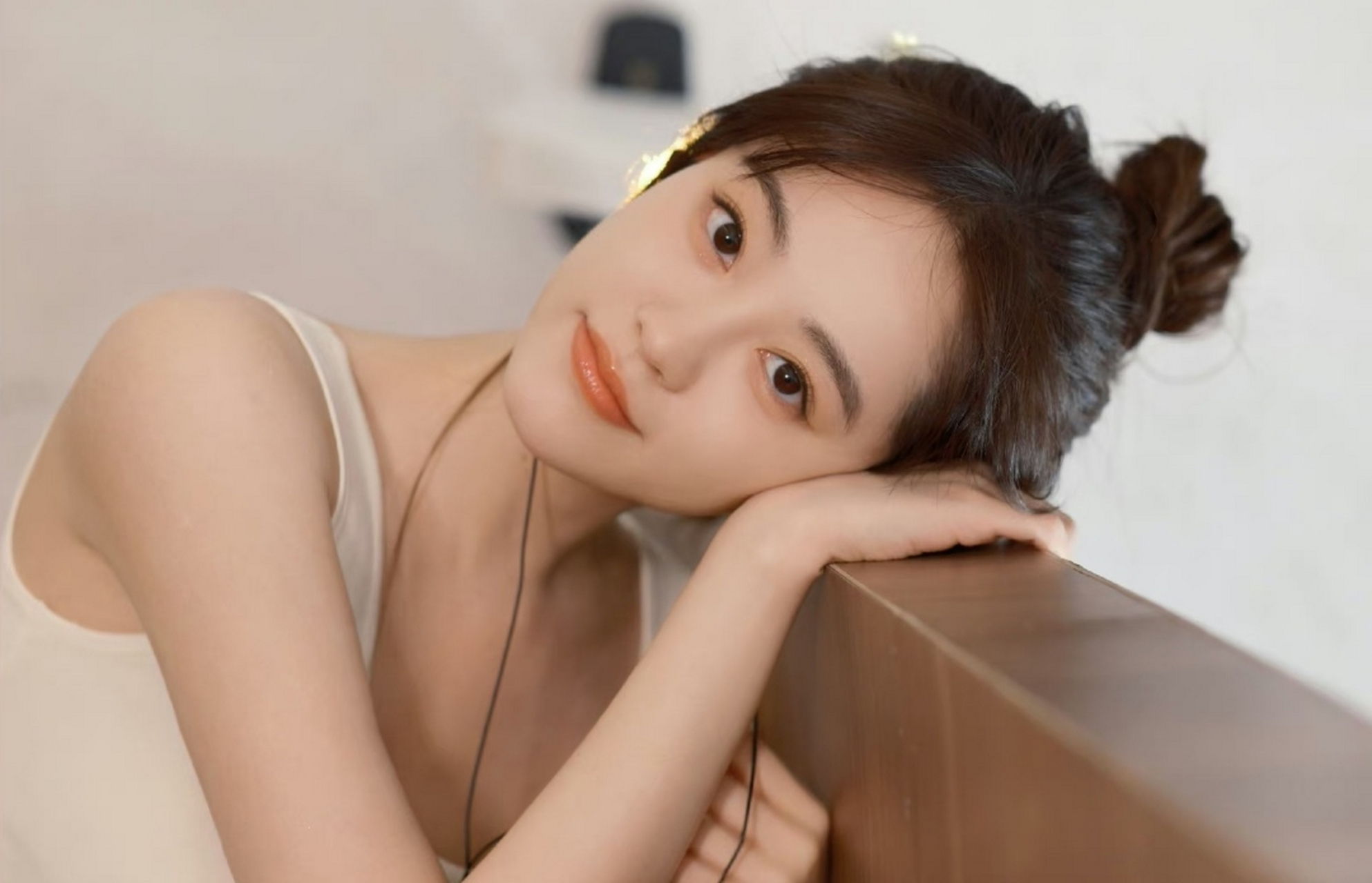 清纯唯美,娇嗔欲滴的#祝绪丹# 甜美迷人的容颜,白皙水嫩的肌肤,婀娜