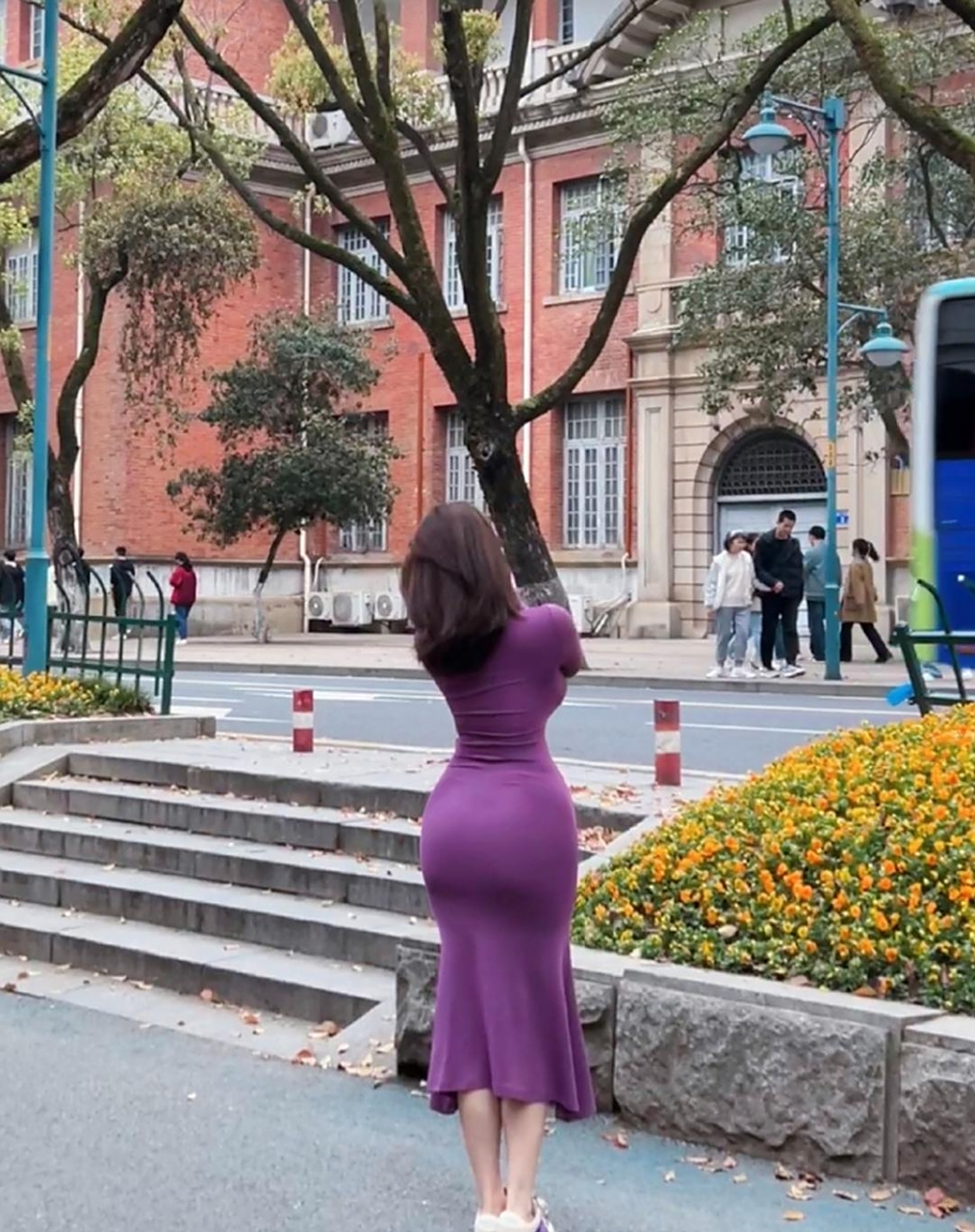 性感火辣,丰满妖娆,前凸后翘的身材,女人味十足!