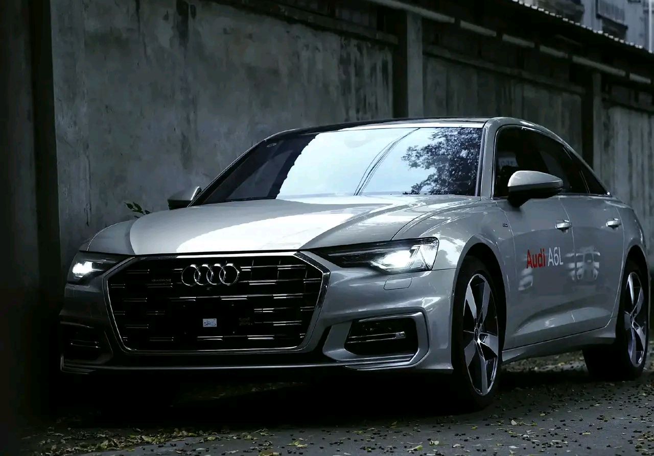 街拍新款奥迪a6,不愧是家族标杆,质感大增,3.0t quattro,大气