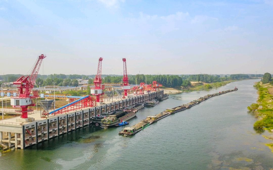 根据设计,漯河复航工程包括漯河港工程和航道工程,占地面积522.