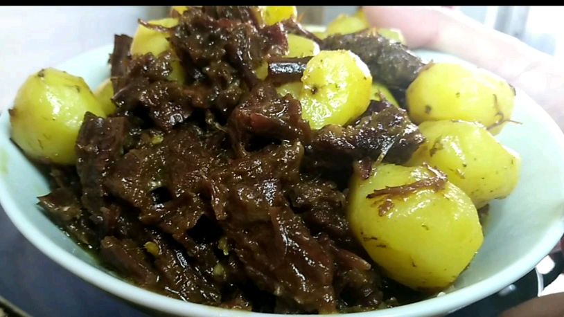 土豆炖牛腩、红烧带鱼这样做,全家吃着真舒坦!