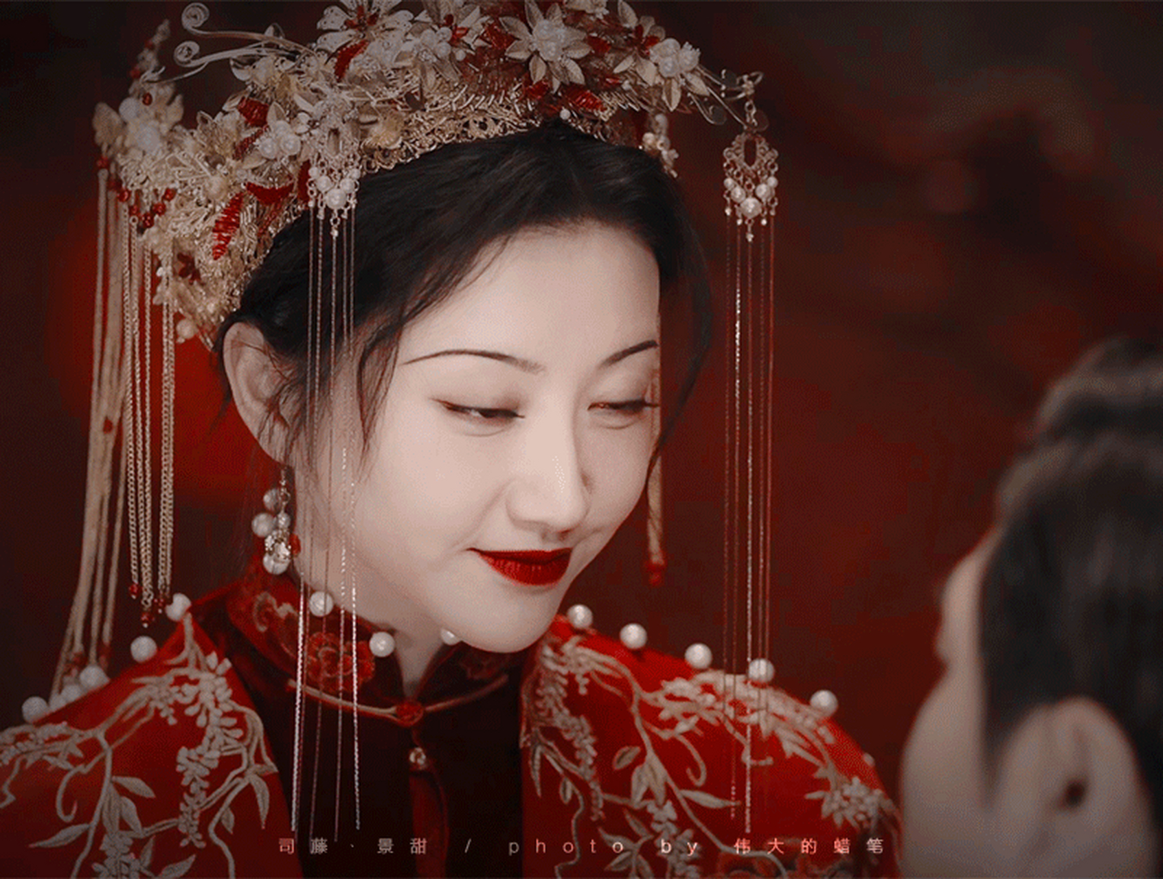 景甜在电视剧《司藤》里的民国新娘造型,好一个美艳怨鬼,真的是好妖孽