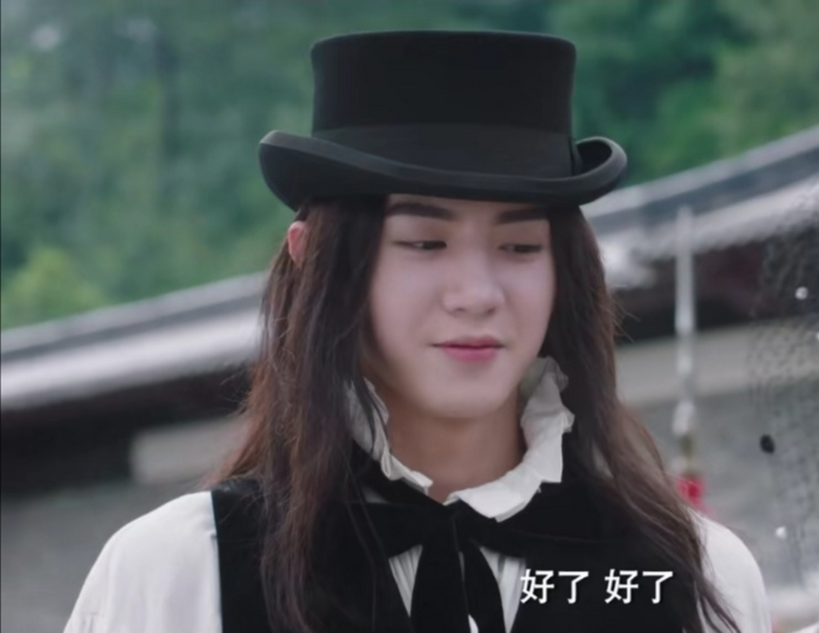 陈哲远这女装扮相比女主吴宣仪还好看[笑哭]