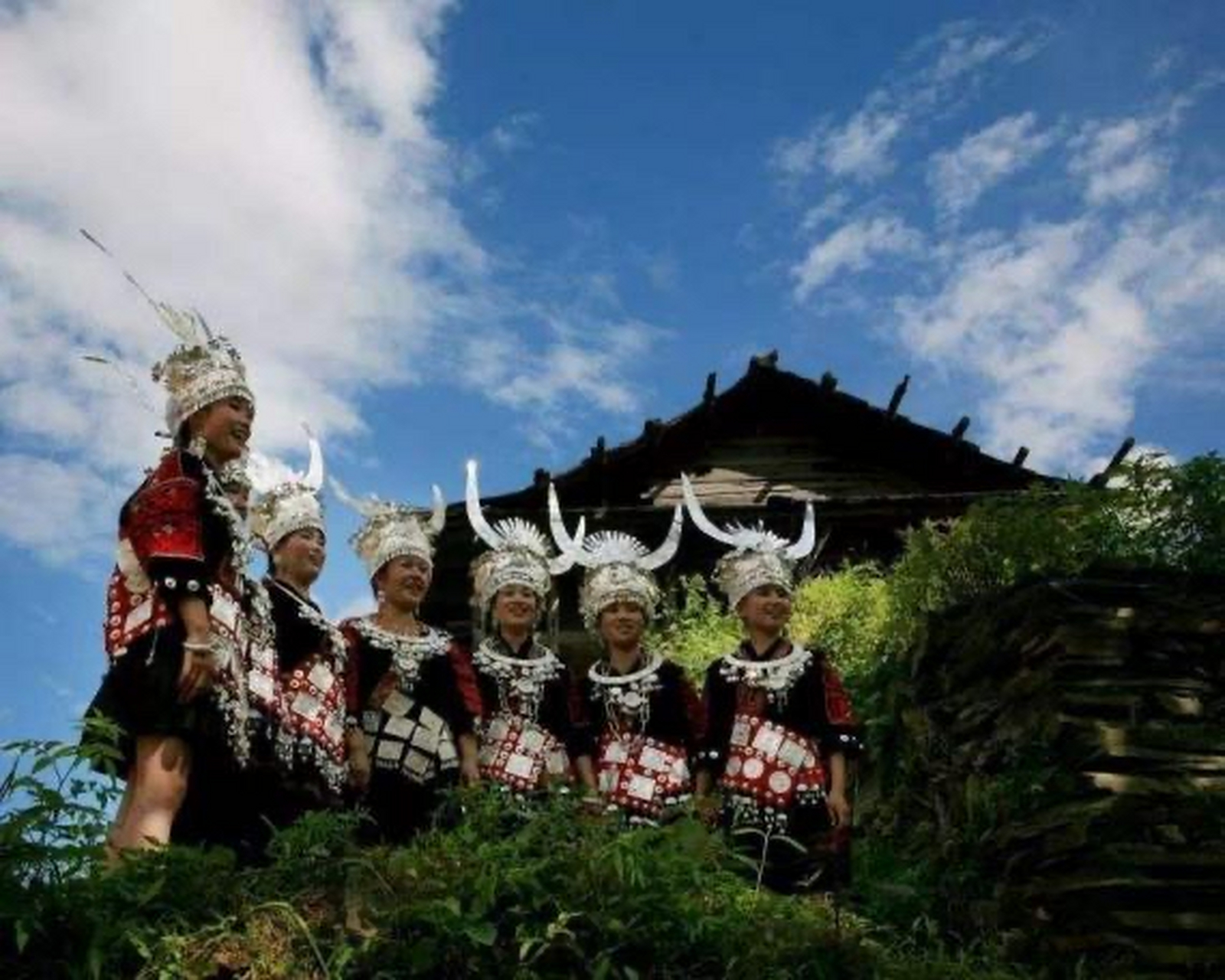飞歌,苗语称为"hxak yangt",是苗族歌曲的一种,流行于贵州台江,剑河