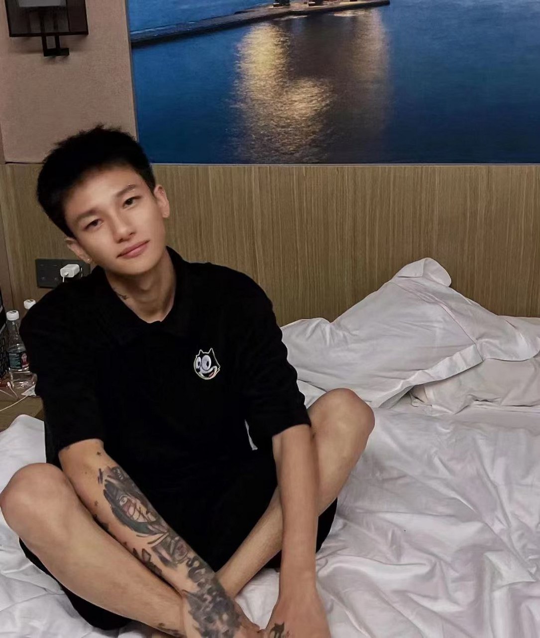 帅气纹身弟弟卖可爱#帅哥