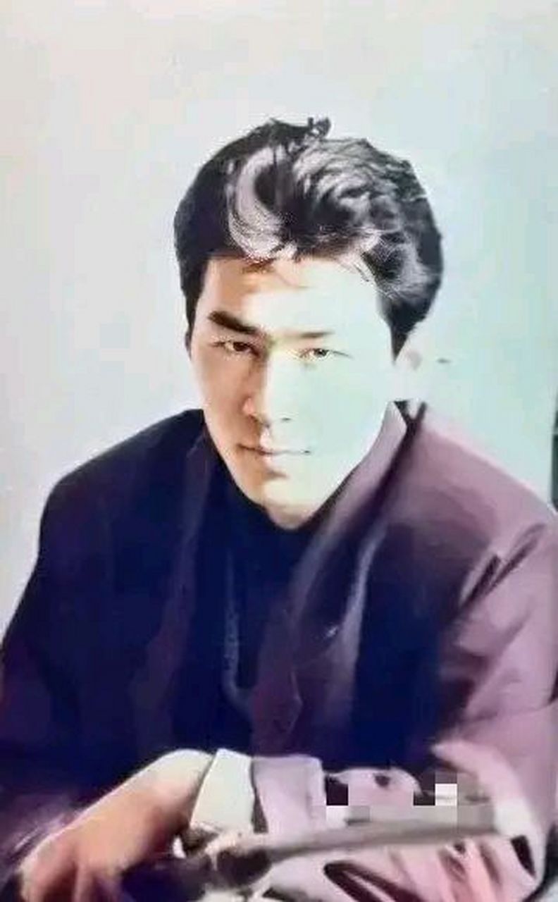 黄渤年轻时走的是偶像派, 宋丹丹年轻时比杨颖,热巴都漂亮.