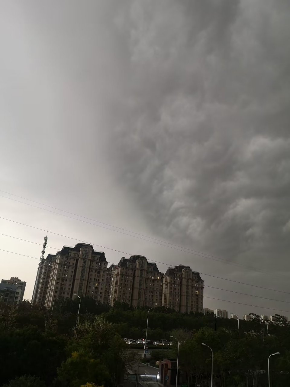 【天津天气】今日天津天气三件套:一个字"热",两个字"雷雨",三个字"小