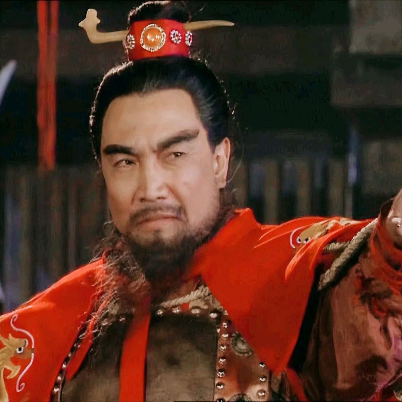 演员鲍国安回忆说,拍三国里的横槊赋诗,动用了几千人,在太湖拍的,零下
