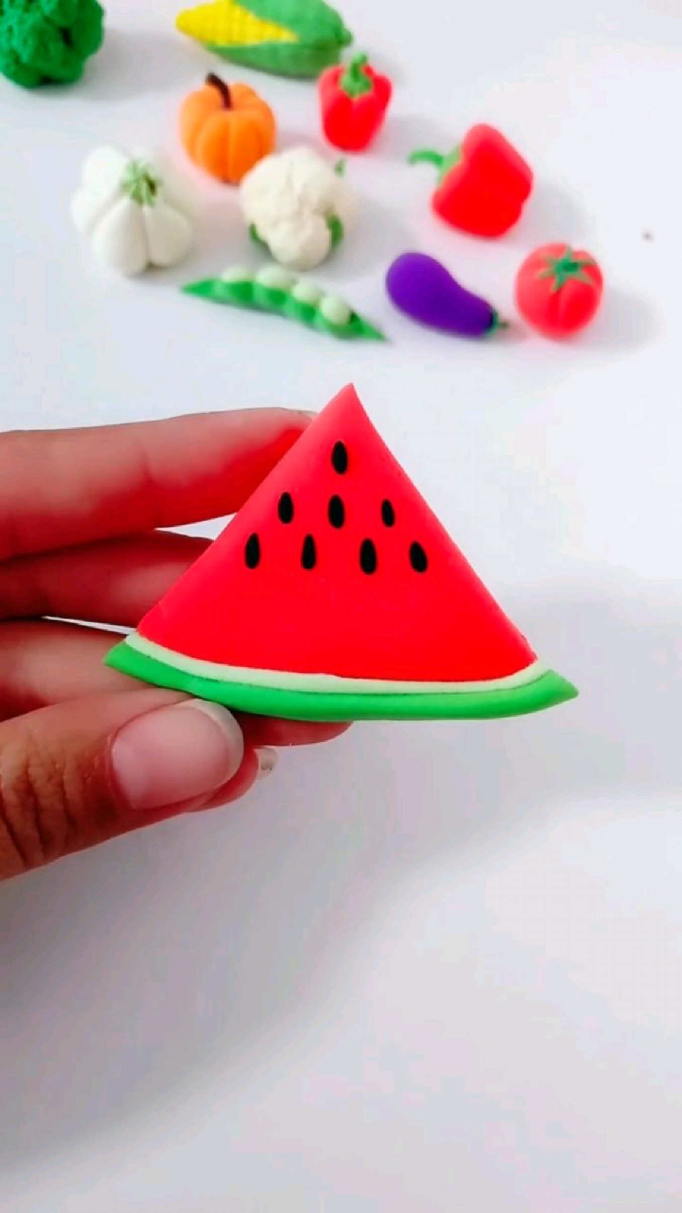 和孩子一起做手工～～彩泥西瓜和梨-度小视