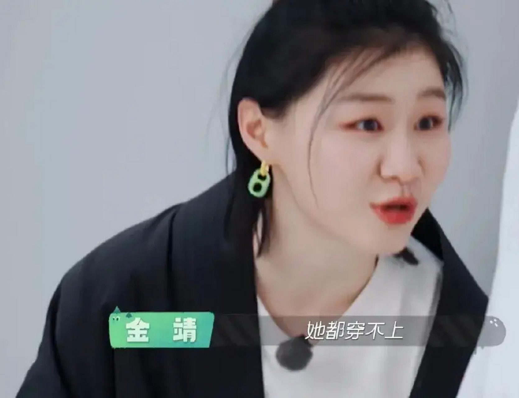 杨颖欧阳娜娜都穿不上的裤子,卖这种裤子的店多的是,看到喜欢的衣服