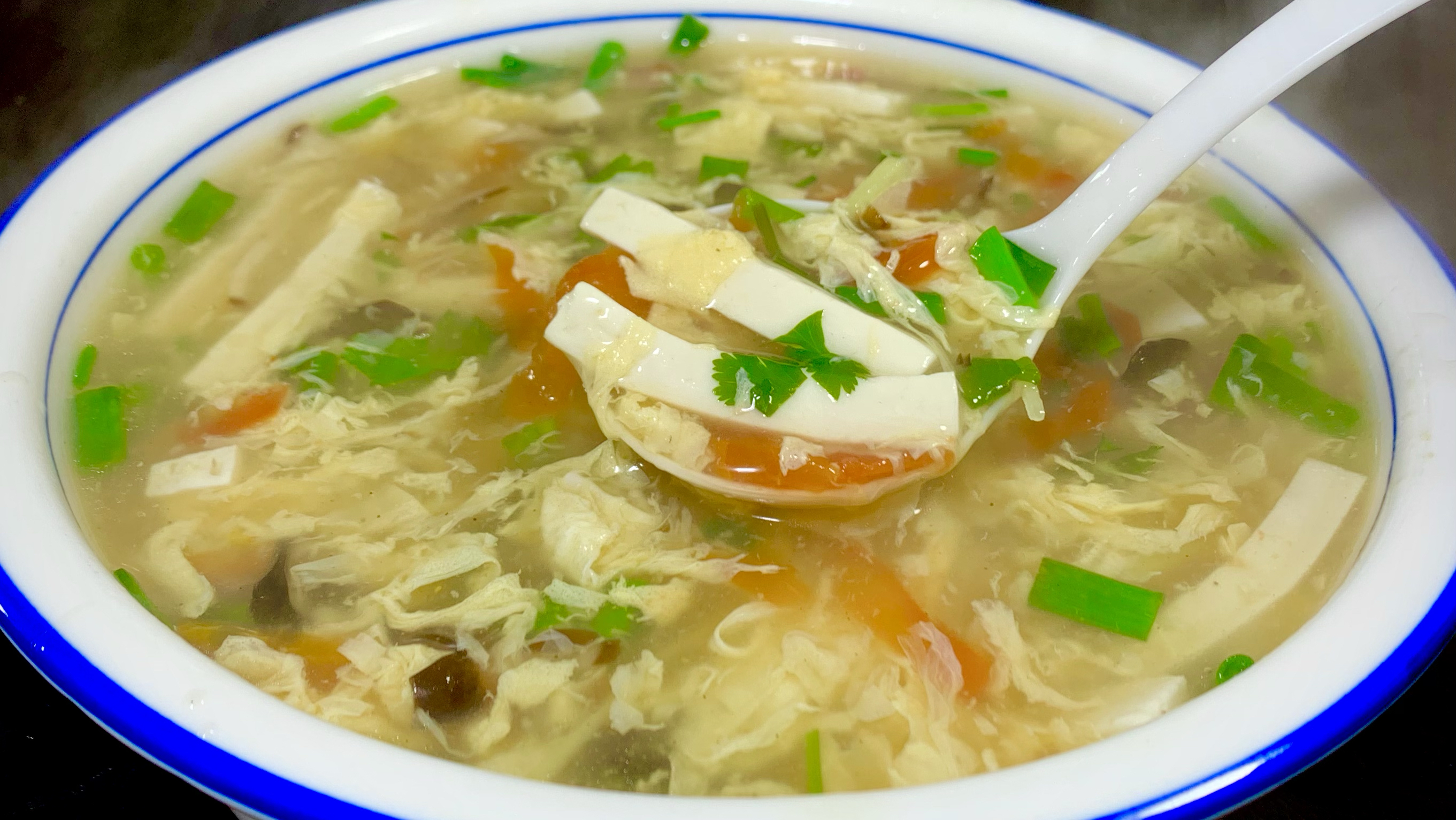 冬天要多喝三鲜豆腐汤，汤鲜味美，天天喝都不腻，营养又健康好喝