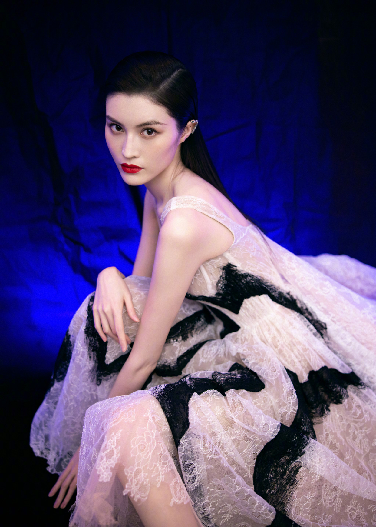 何穗写真,身材高挑,肌肤雪白,气质优雅,美丽动人