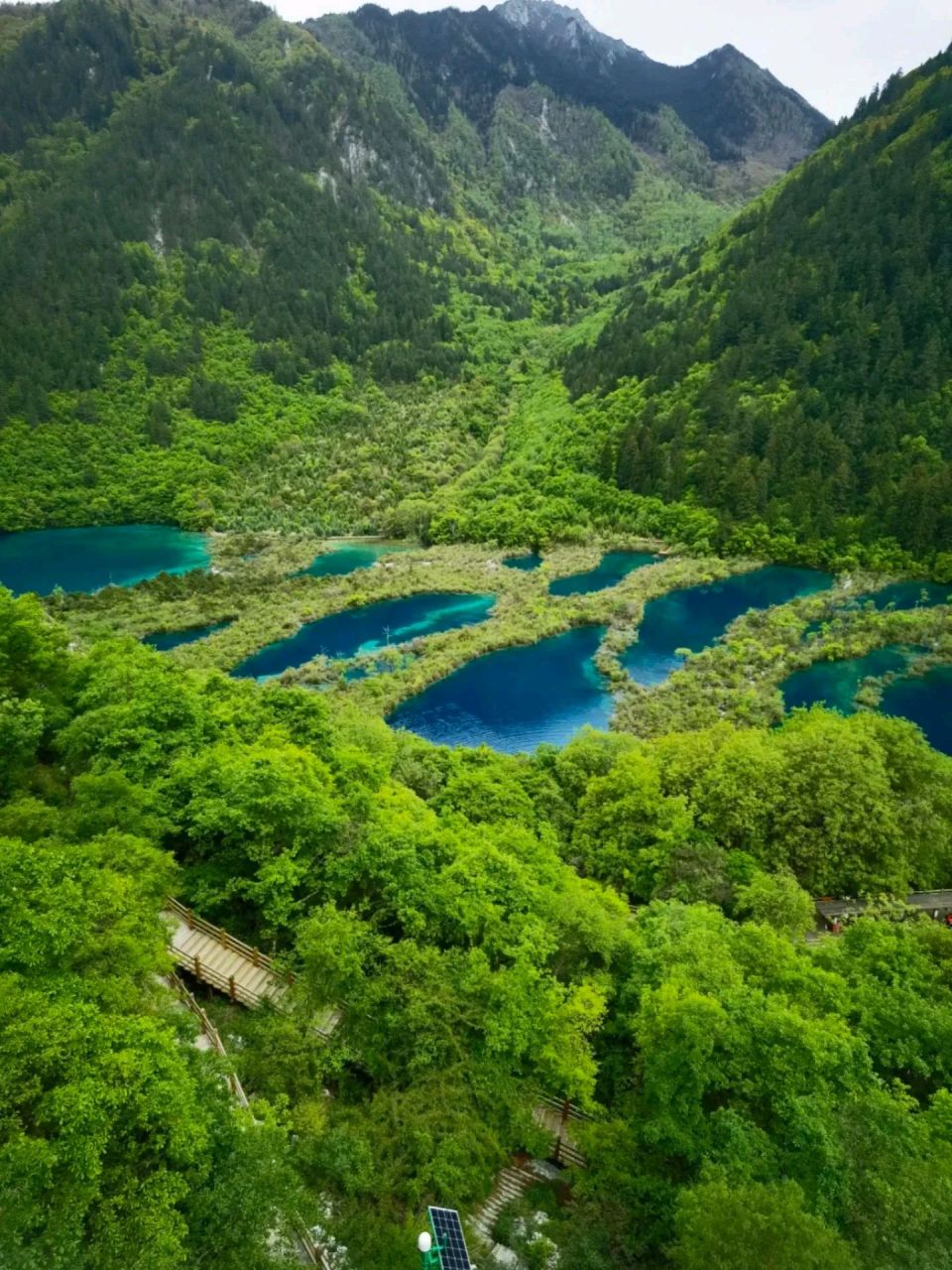 这里是中国四川省,阿坝藏族羌族自治州,九寨沟县自然保护区.