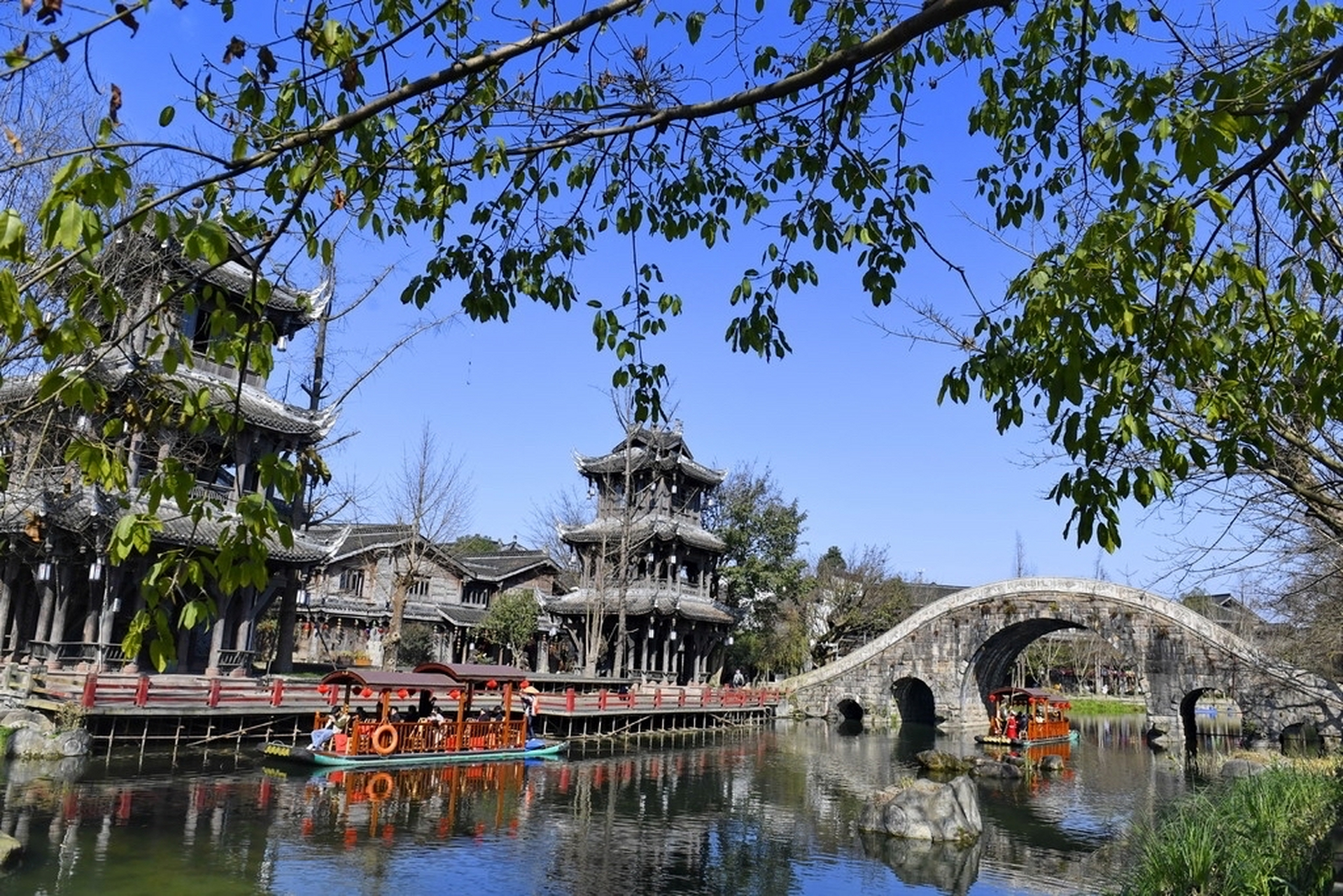 成都双流区黄龙溪古镇位于双流县西南,距离成都约40公里,是一座有着