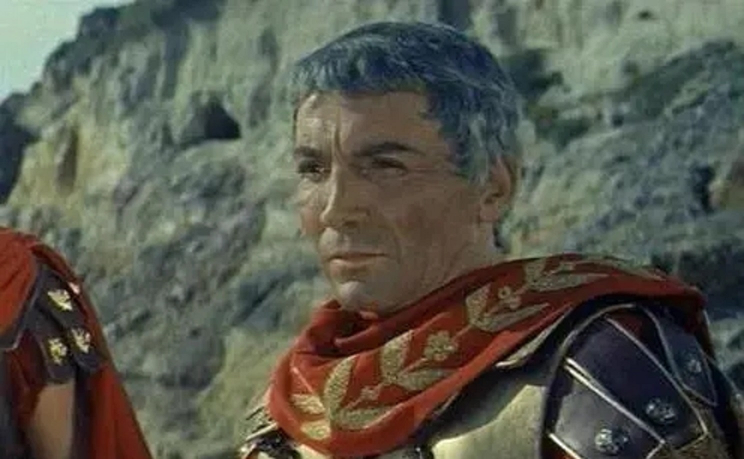 古罗马三巨头有多惨?恺撒成蜂窝,克拉苏成黄金头,庞培成礼品!