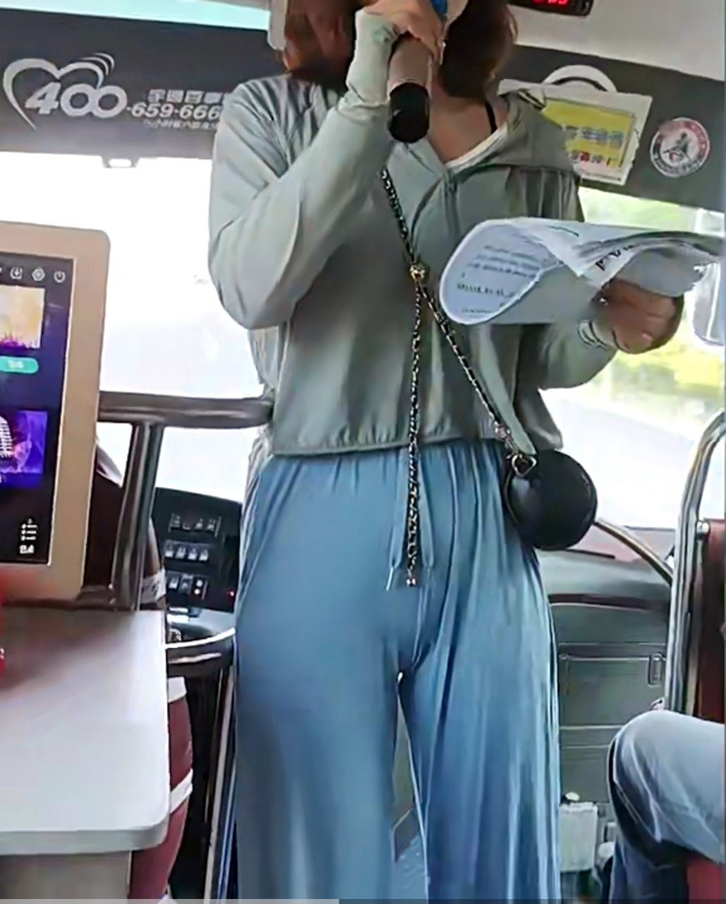 我认为,这本身就是一种色情炒作.