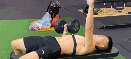 冰壶帅哥喜获两连胜曾登央视露大胸肌