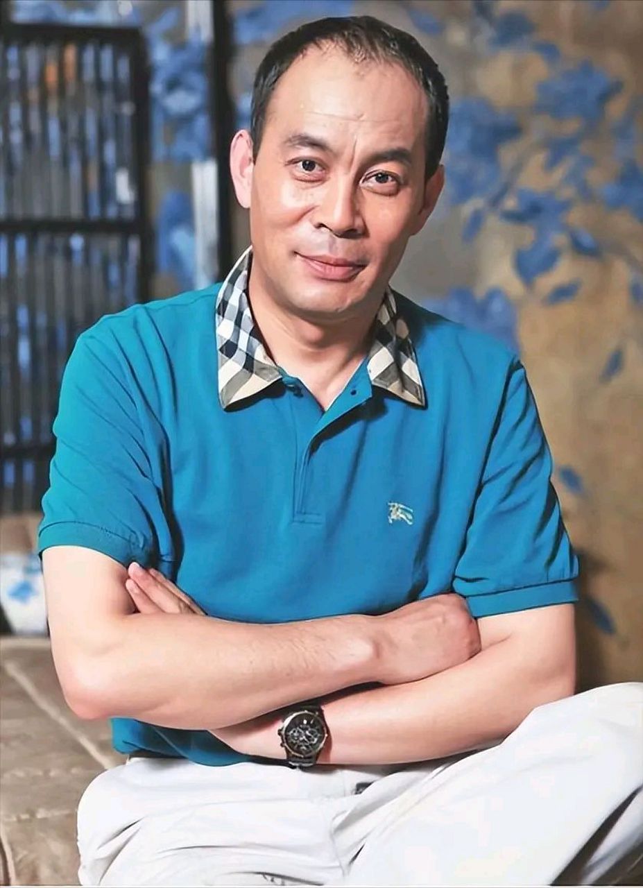 当年,张光北icon花120万买一套房子后,就开始在剧组捡破烂的日子,同事