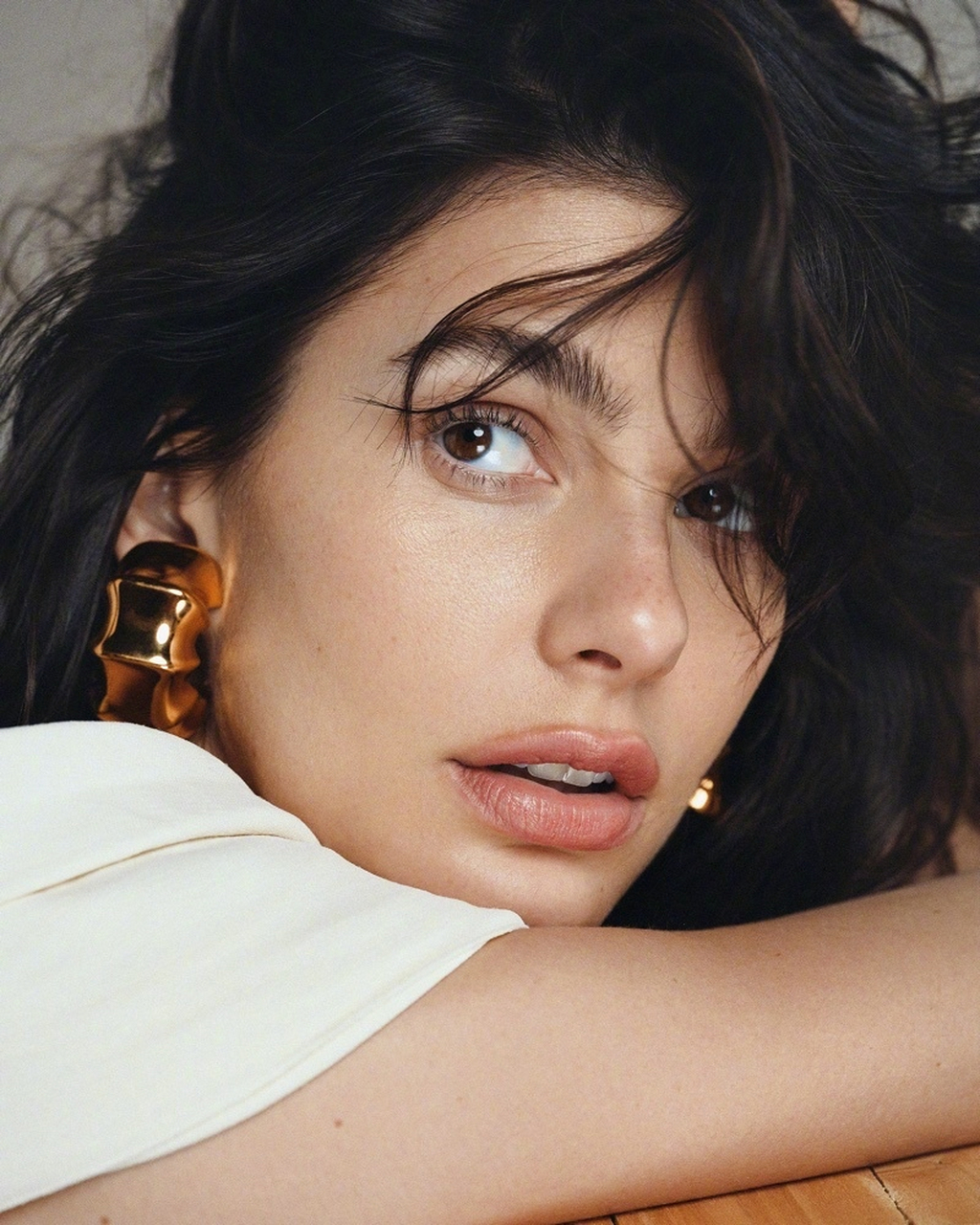 卡米拉·莫罗 (camila morrone) 登上 《lofficiel》阿根廷版 2023 