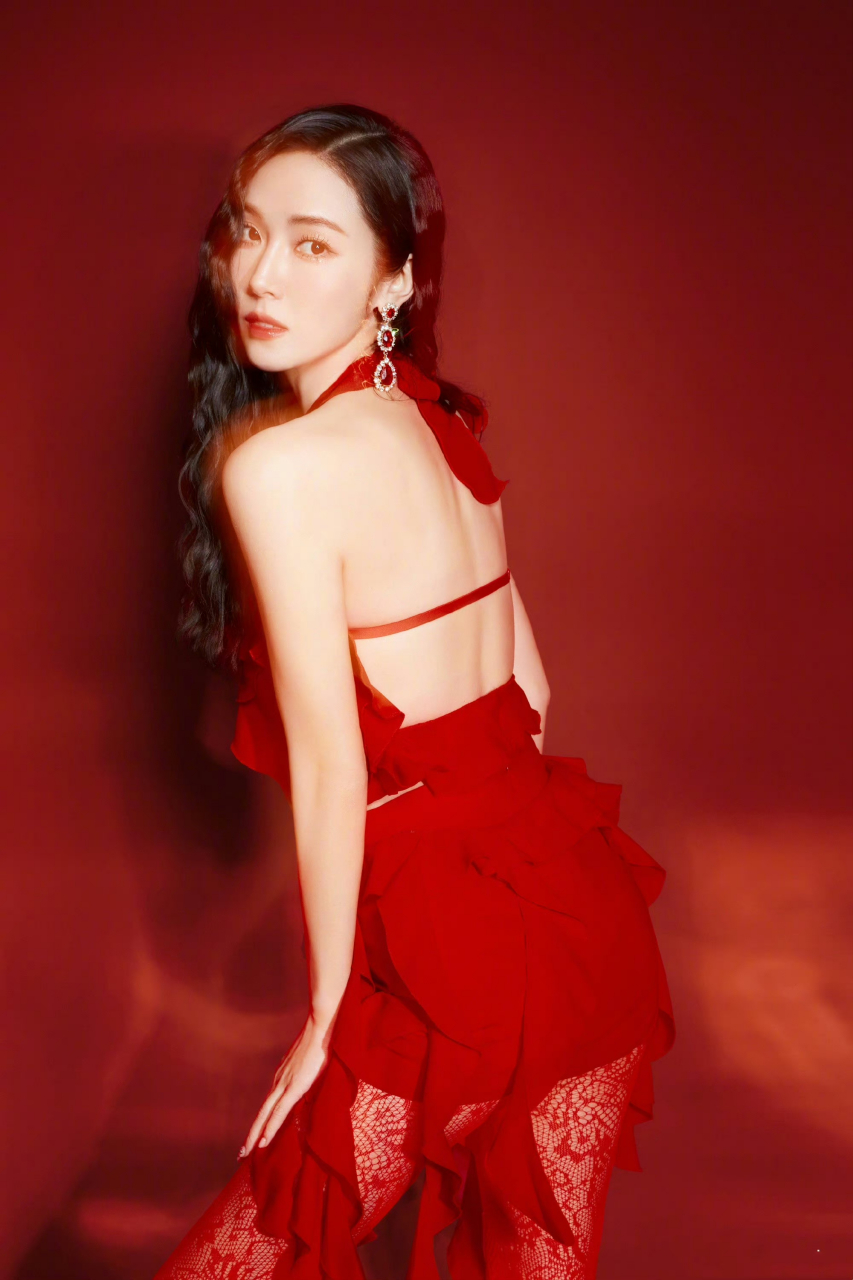 郑秀妍红色舞蹈造型图集,红裙美背长腿,柔美吸睛 #郑秀妍