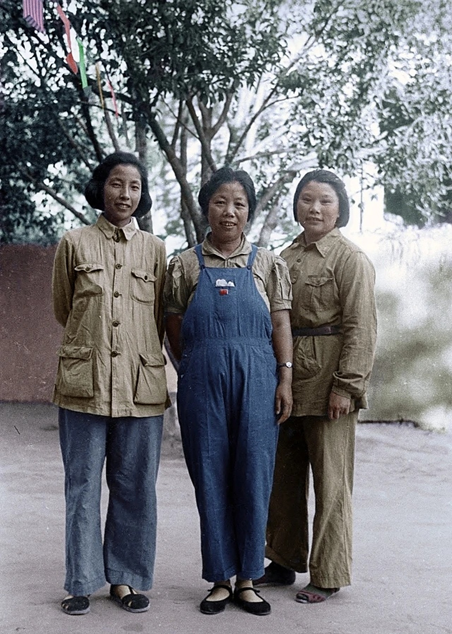 1944年的夏天,美国记者哈里森·福尔曼和中外记者西北参观团一起从