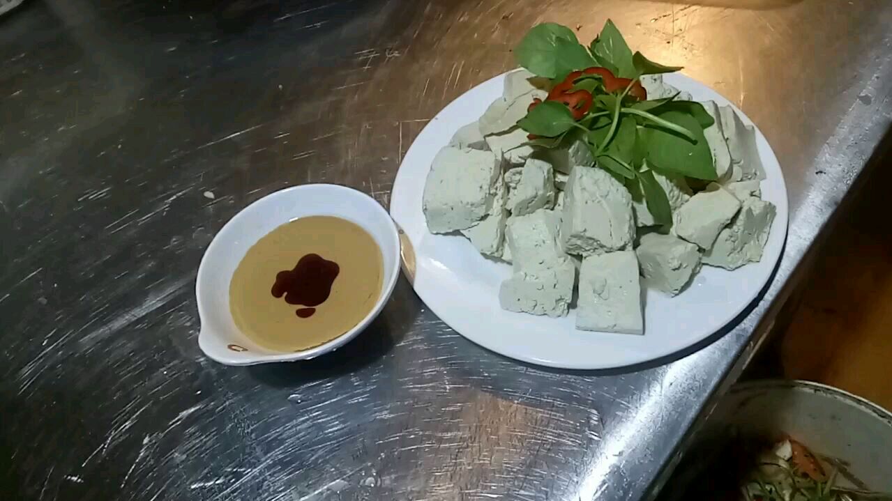 地方名吃,地锅热豆腐,非常畅销,利润也不错