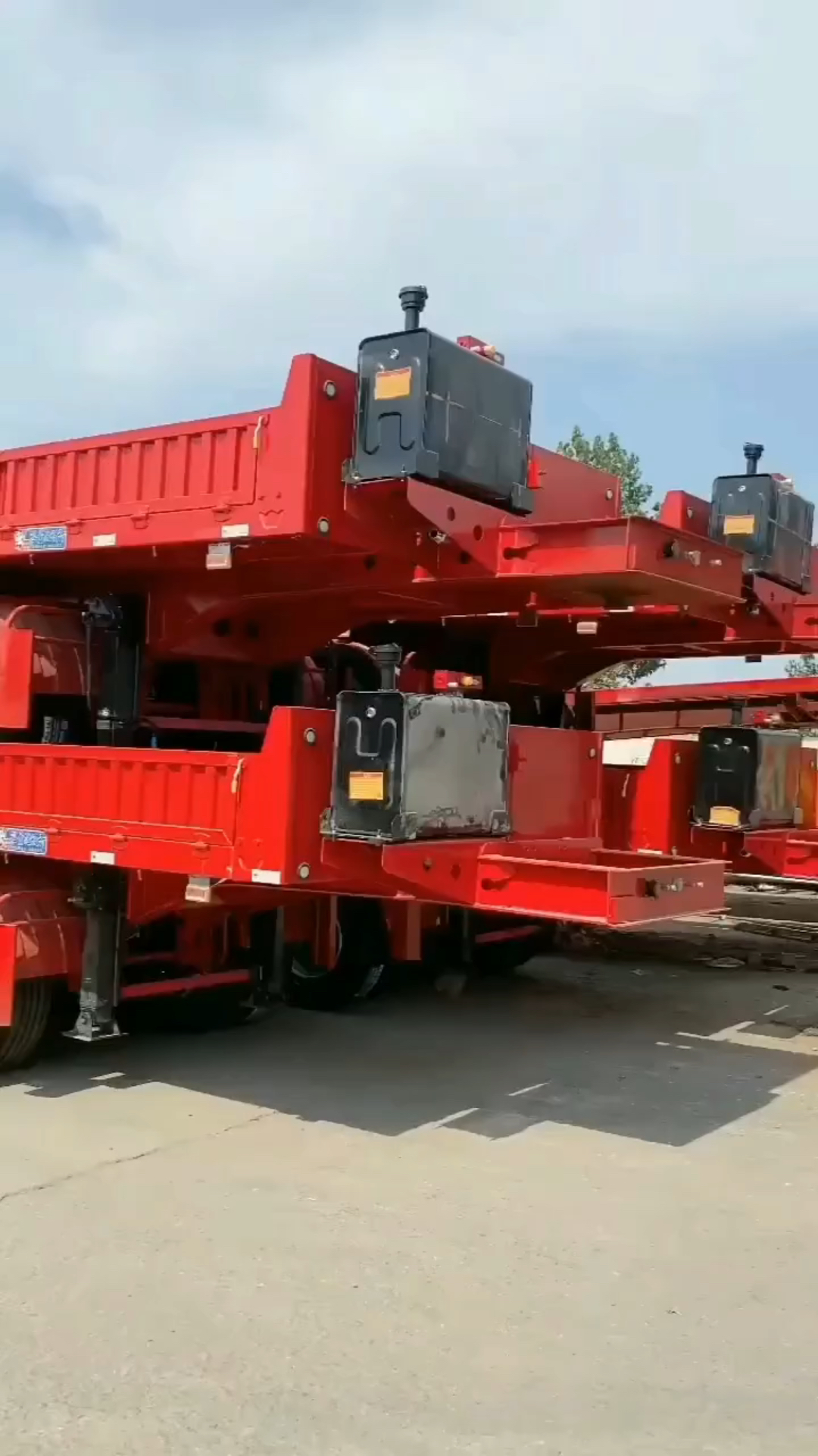 集装箱运输自卸半挂车,小蜜蜂后翻集装箱自卸半挂车公告尺寸多少