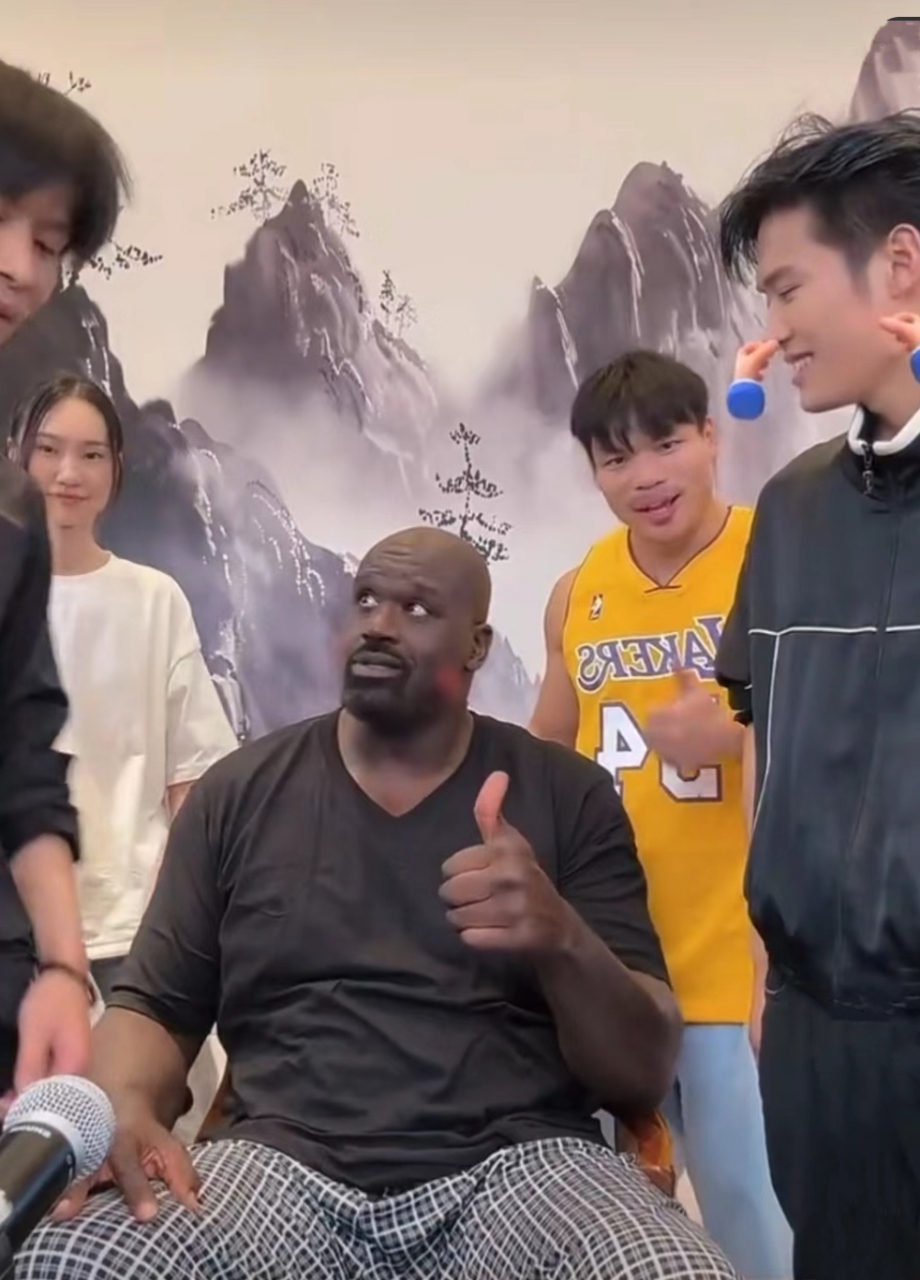 奥尼尔去小杨哥直播间了! 真的震惊我八百年!