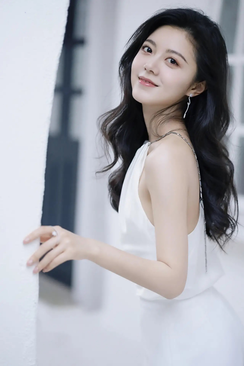 助我上热门# 图赏:清新小美女-赵今麦