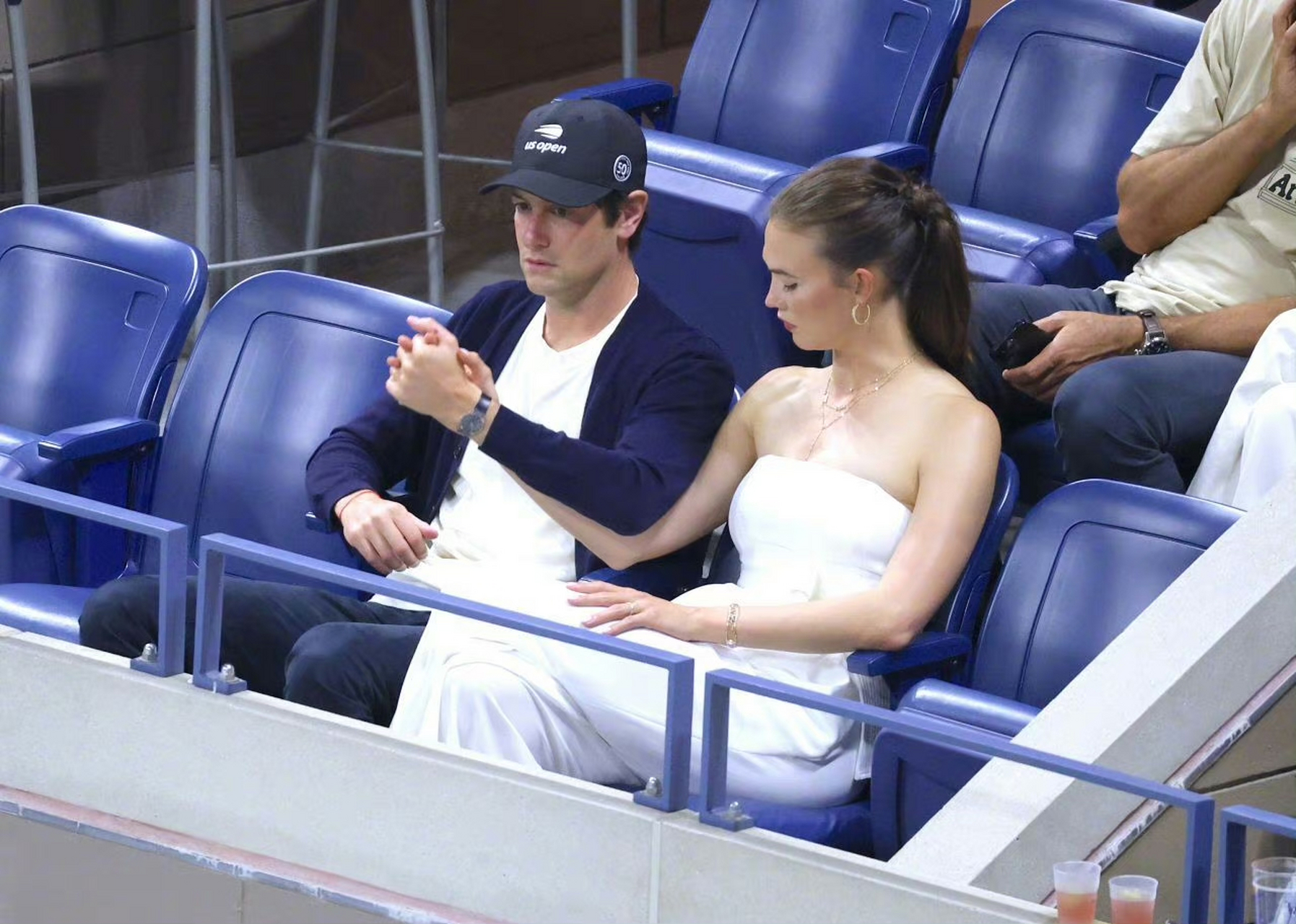 超模karlie kloss和丈夫joshua kushner 现身纽约观看2023美国公开赛.
