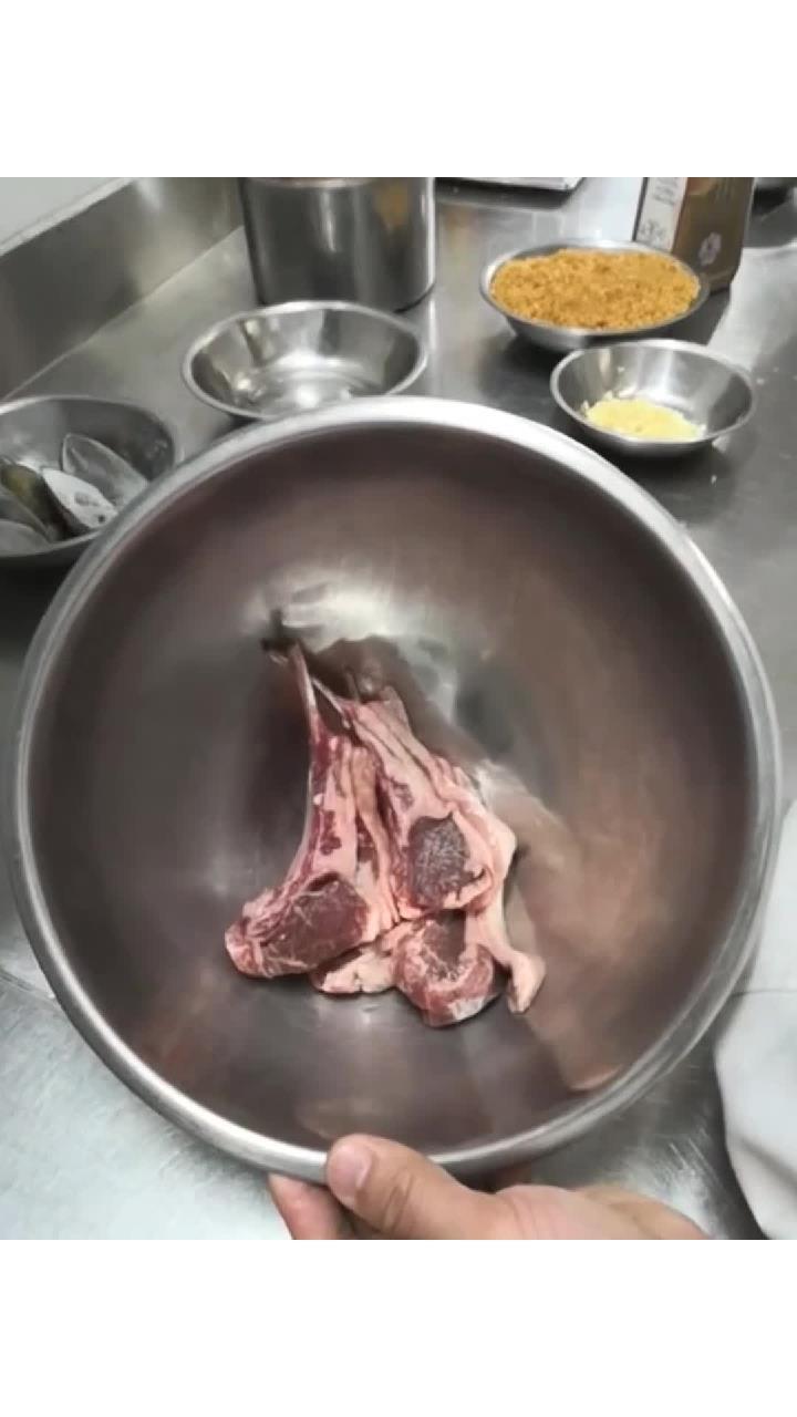 上个视频教大家做避风塘,今天就教你做避风塘羊排