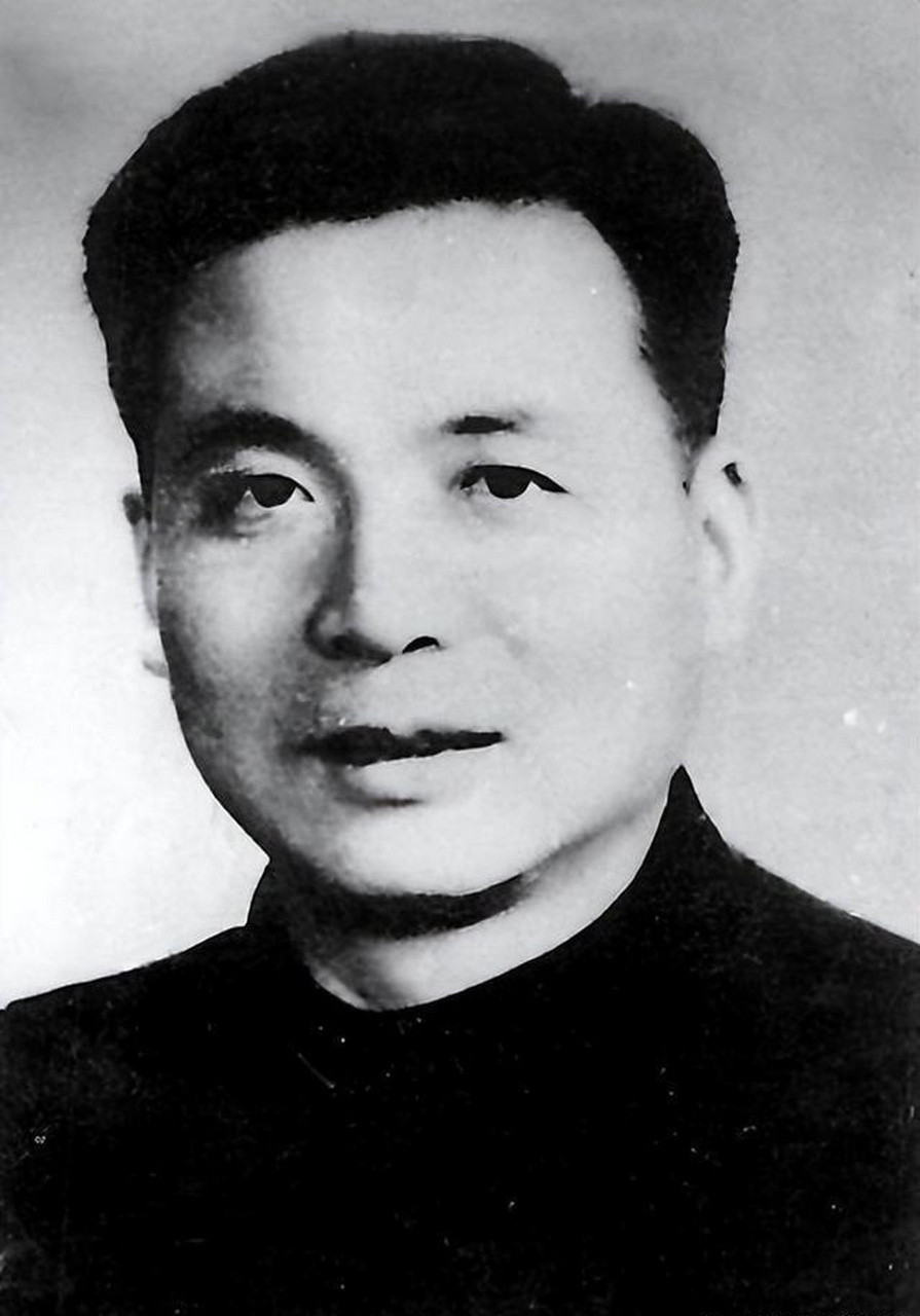 邓稼先,临危受命研究原子弹,最后却深受核辐射,以致于最后不停的吐血