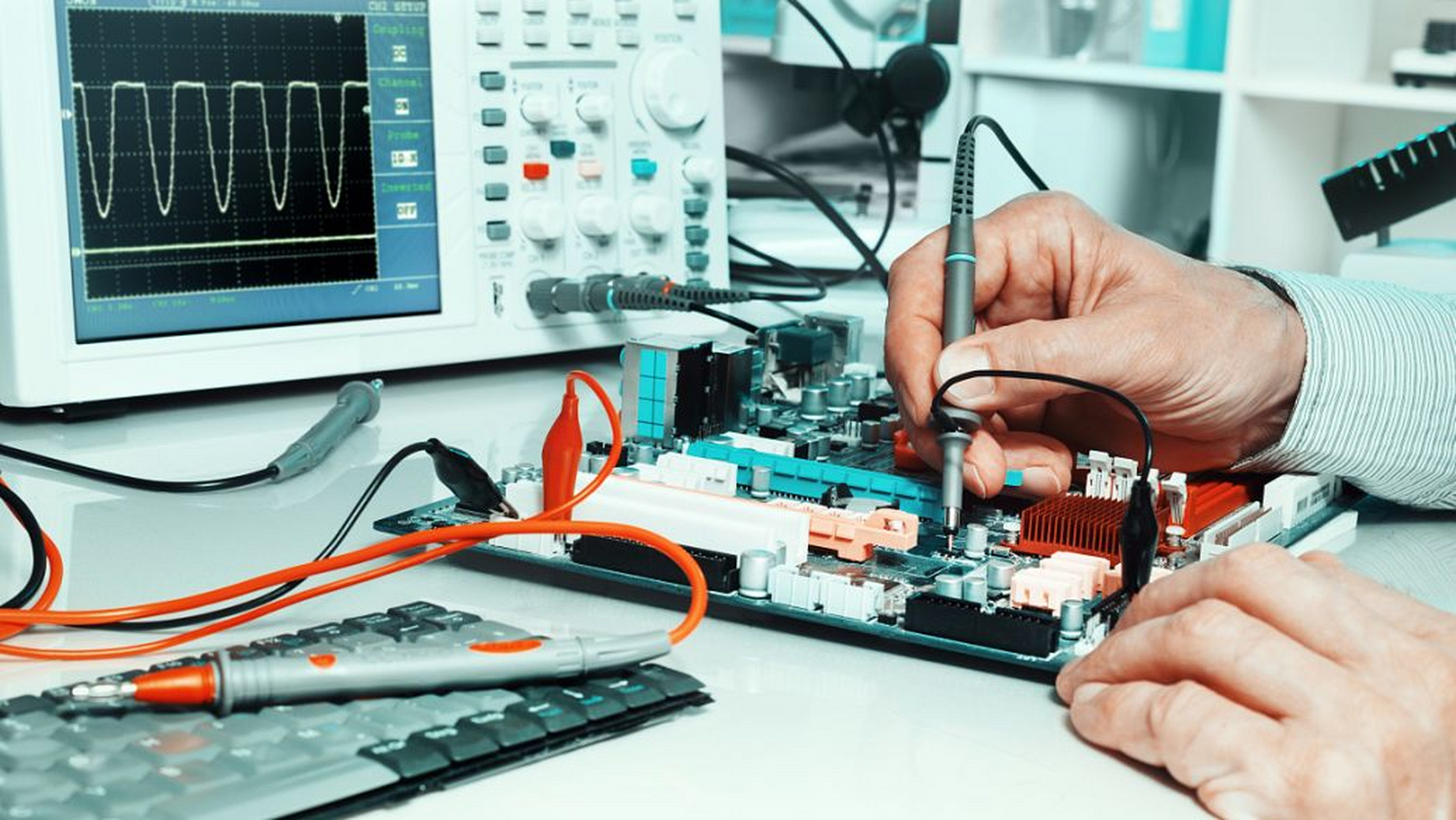 电子信息类专业的课程庞杂,所以本科阶段的课程安排得就会很紧,在人文