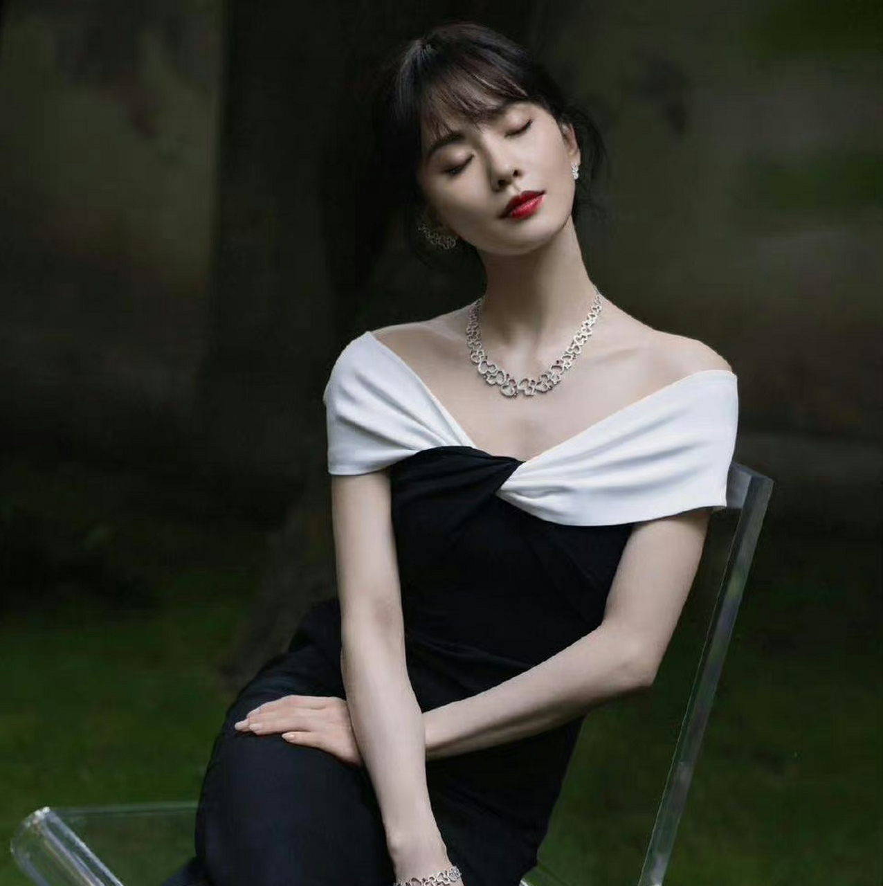 很少见刘诗诗齐刘海的造型吧,依旧是很美貌! 67