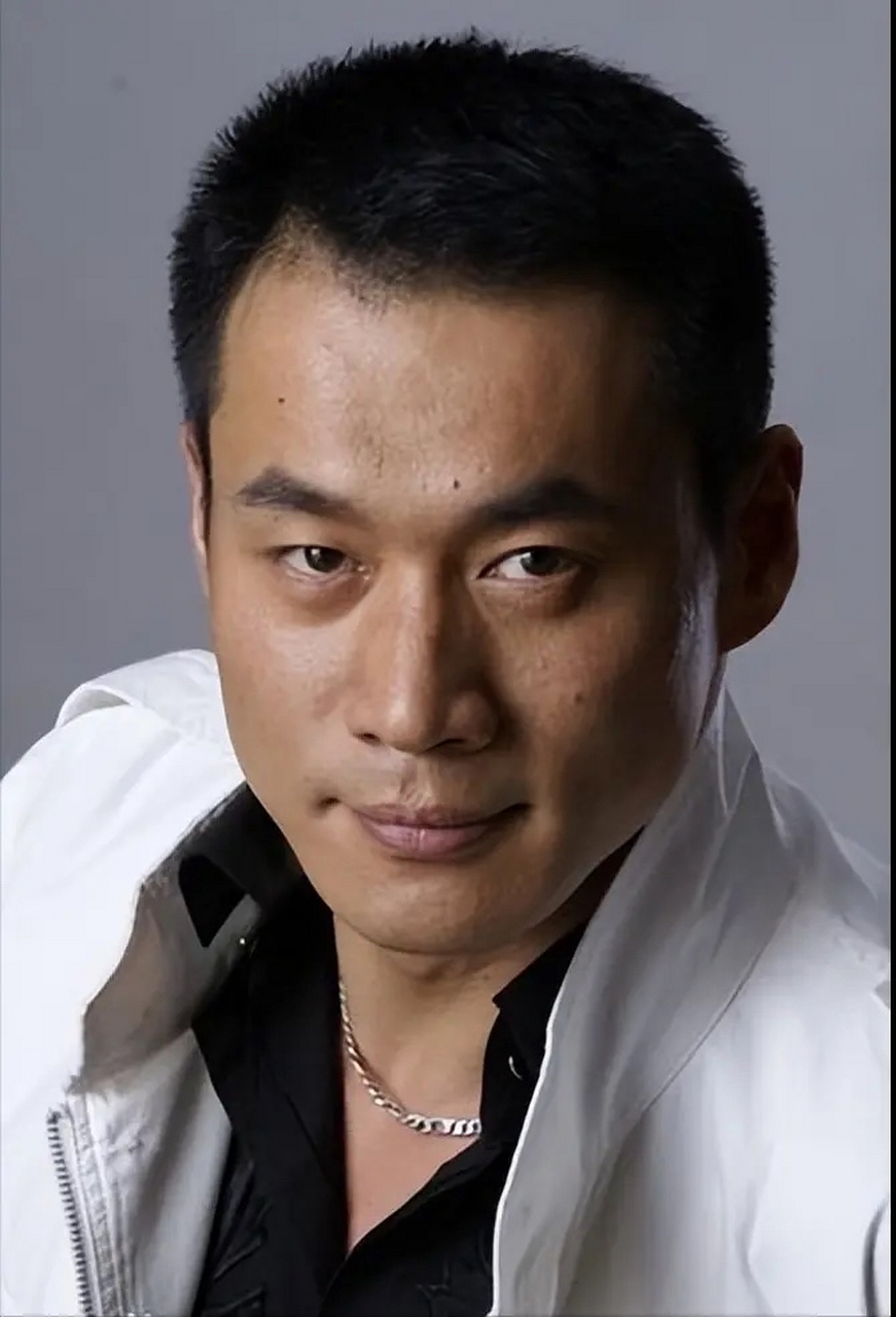 当年,丁海峰拍完《水浒传》后,回家就直接向妻子唐歌坦白说:"对不起