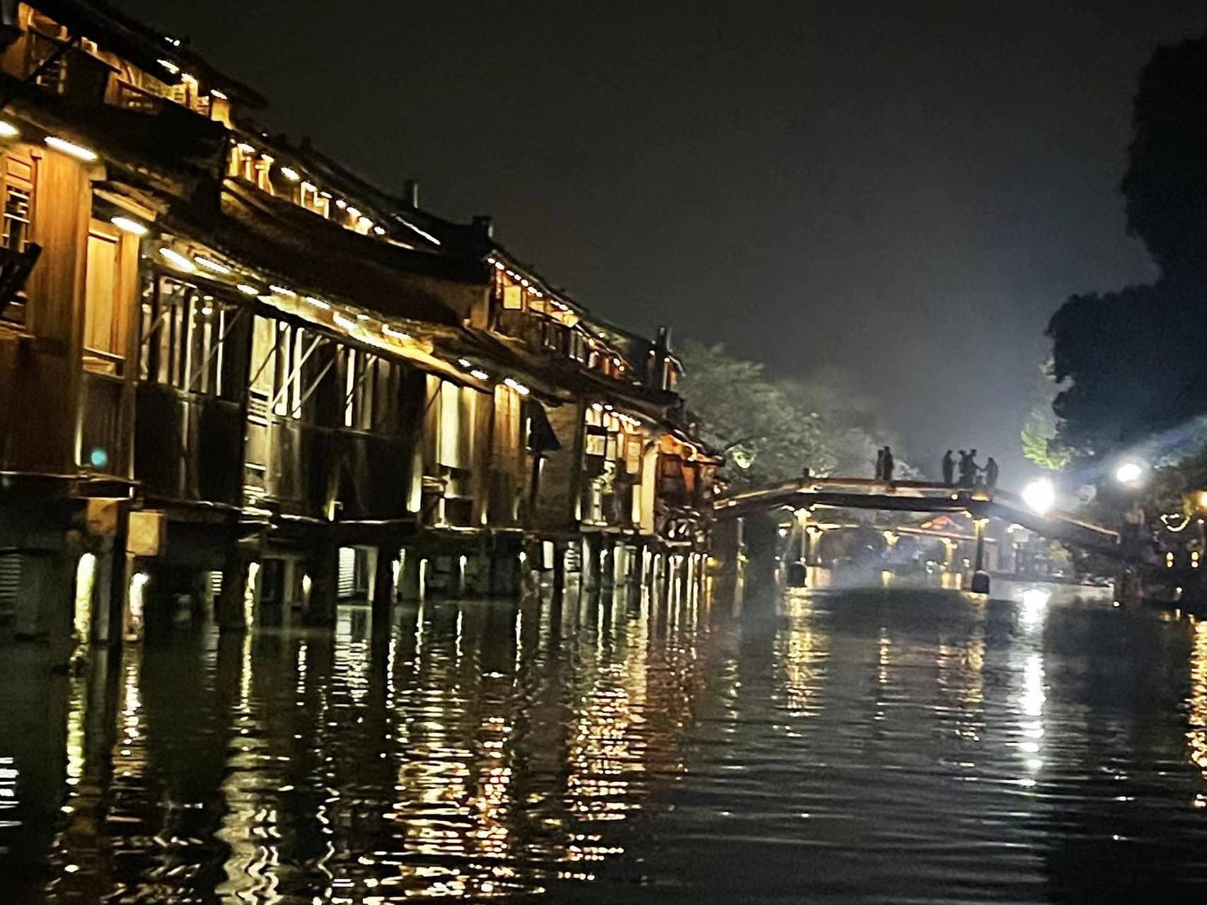嘉兴乌镇的夜景真美,灯红酒绿