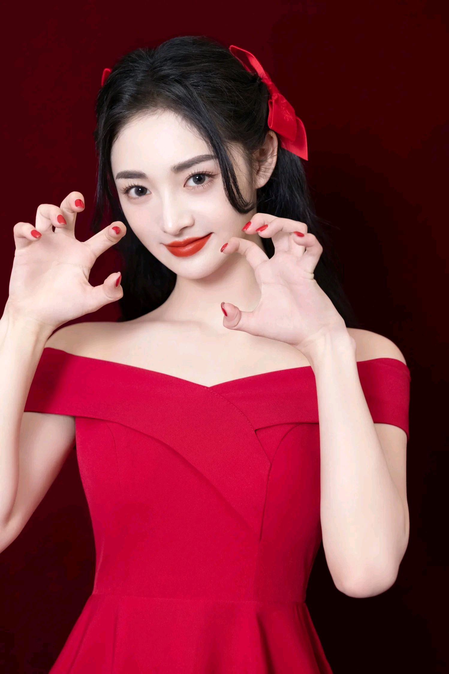 精美图集|周洁琼美丽动人,魅力无限