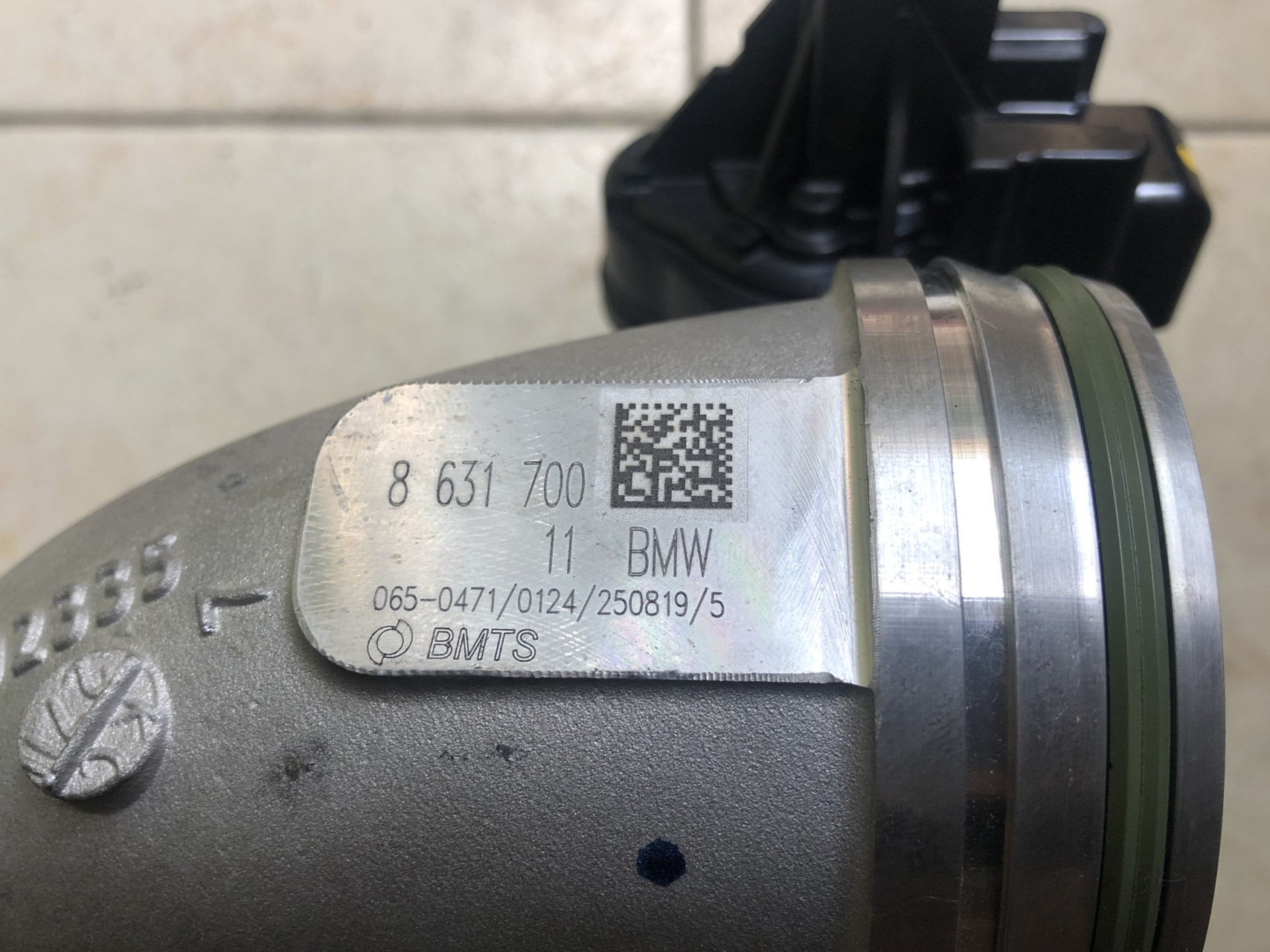 宝马b38三缸发动机的涡轮都这么贵 在4s店要2.